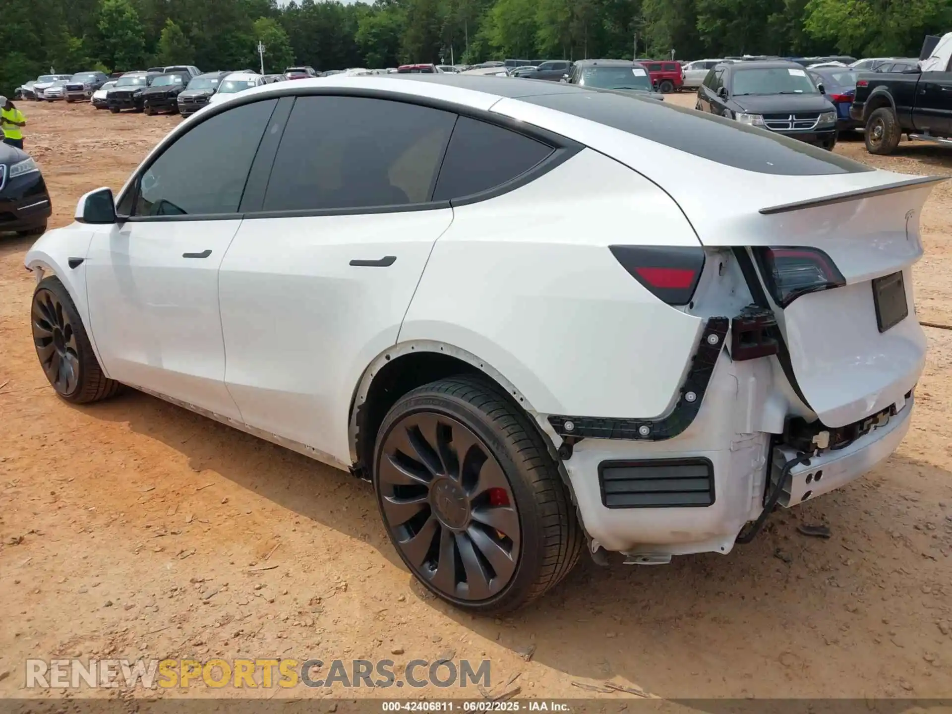3 fotografías del automóvil dañado 7SAYGDEF3PF800681 TESLA MODEL Y 2023