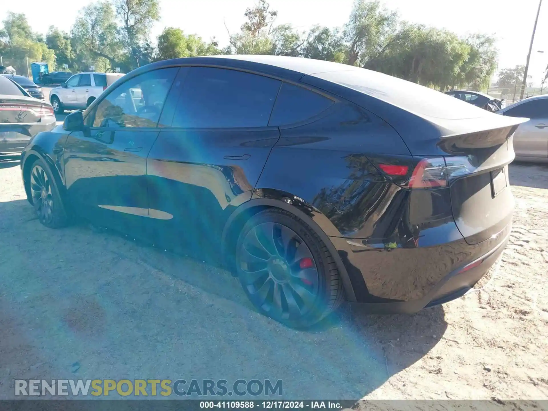 3 Photograph of a damaged car 7SAYGDEF4PF880220 TESLA MODEL Y 2023