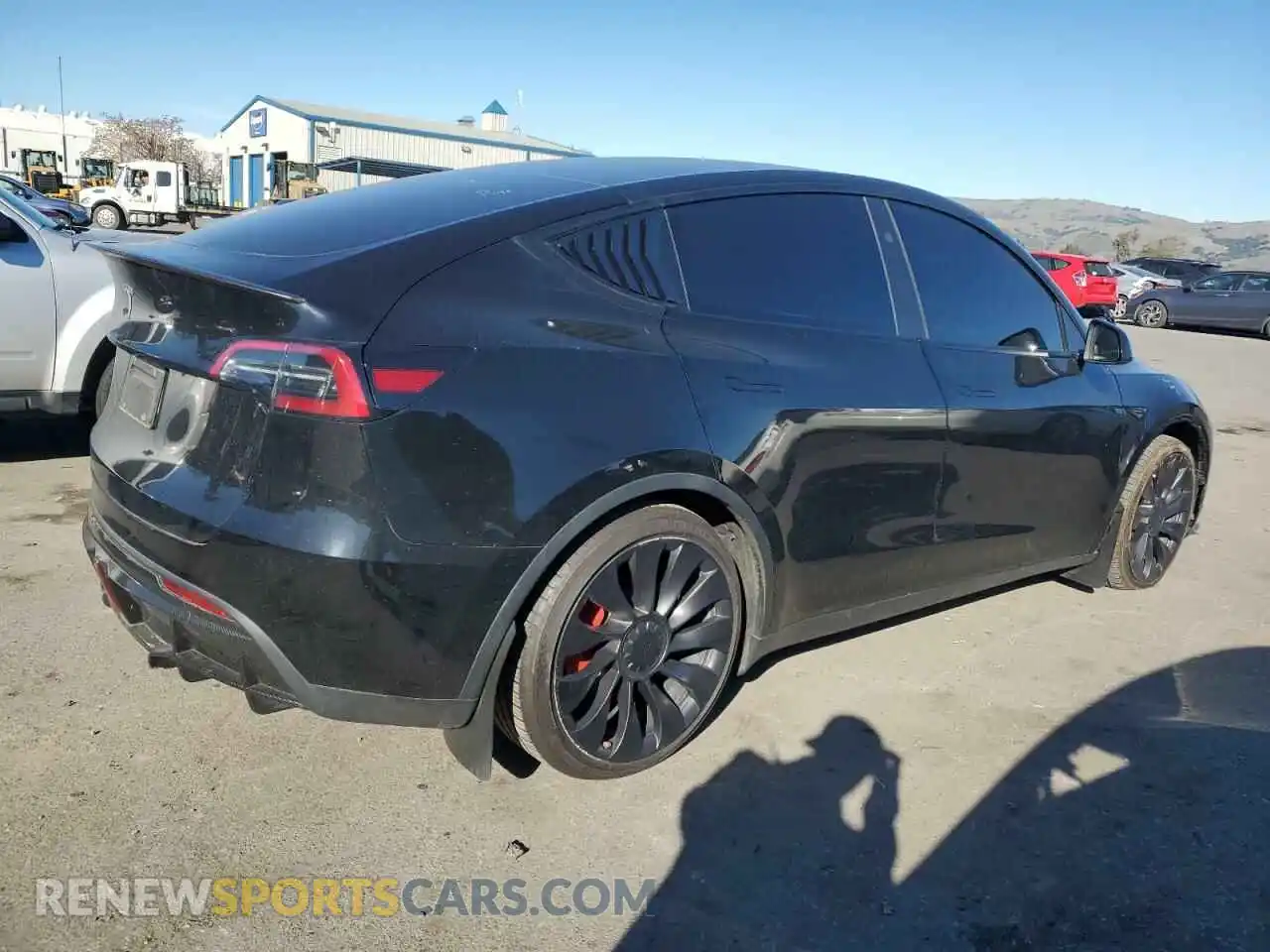 3 fotografías del automóvil dañado 7SAYGDEF8PF776345 TESLA MODEL Y 2023