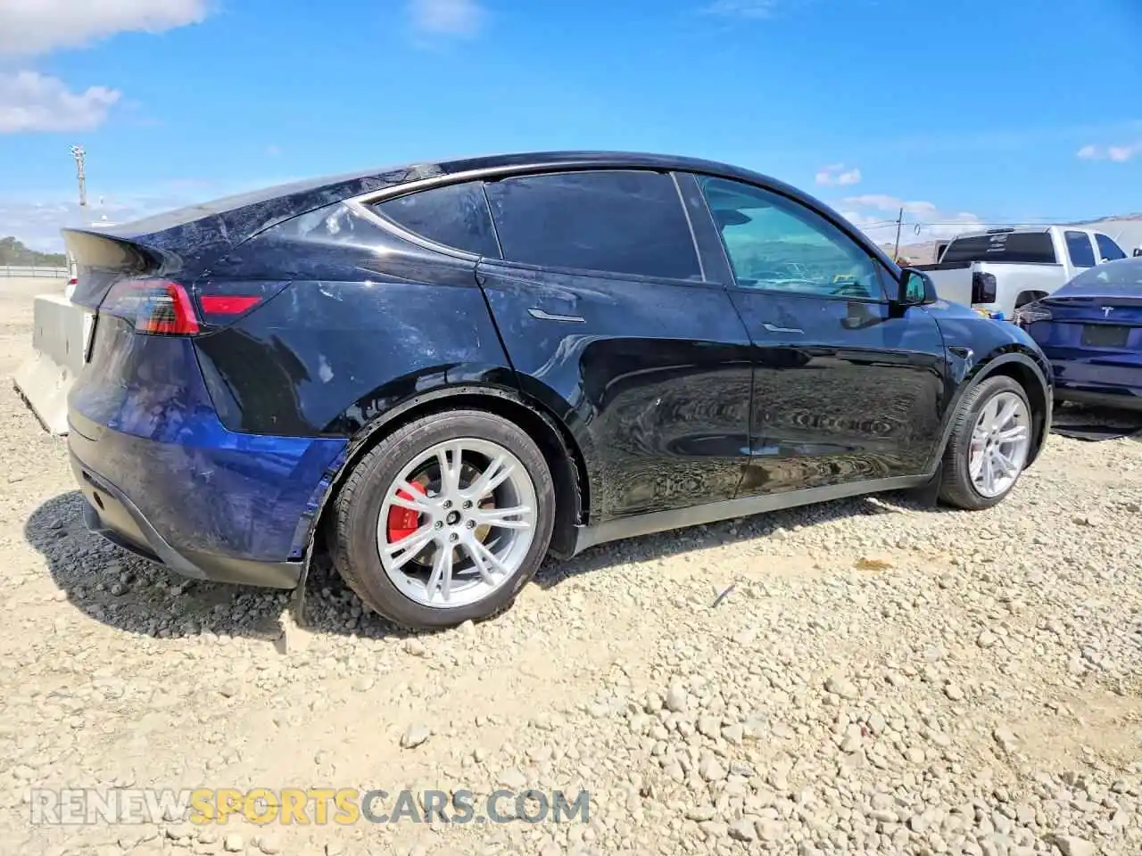 3 Photograph of a damaged car 7SAYGDEF9PF902583 TESLA MODEL Y 2023