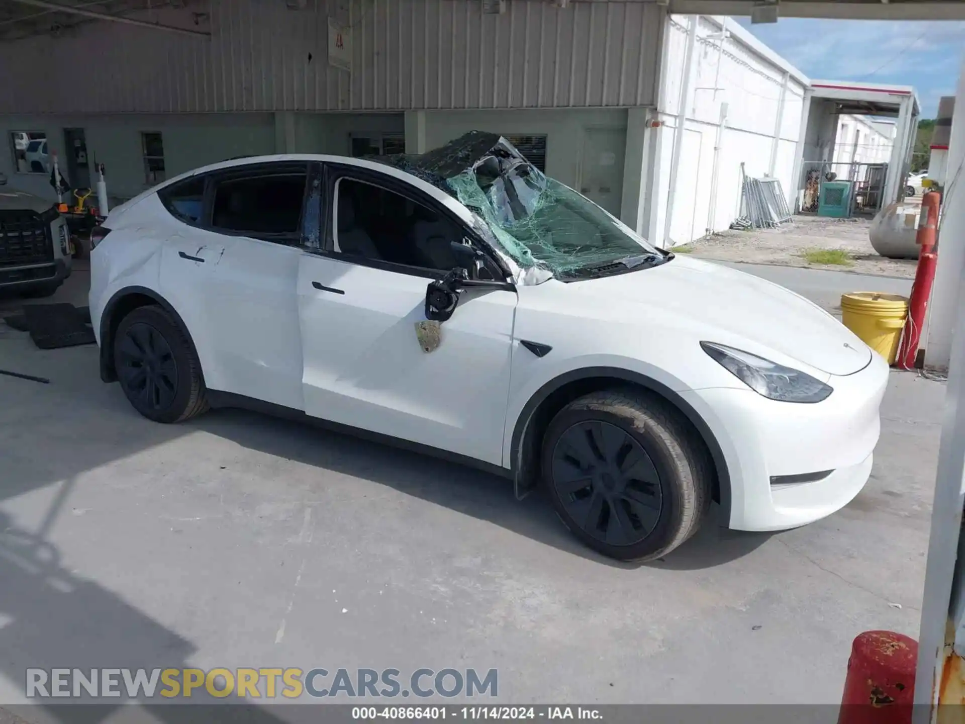 1 Photograph of a damaged car 7SAYGAEE0RF100657 TESLA MODEL Y 2024