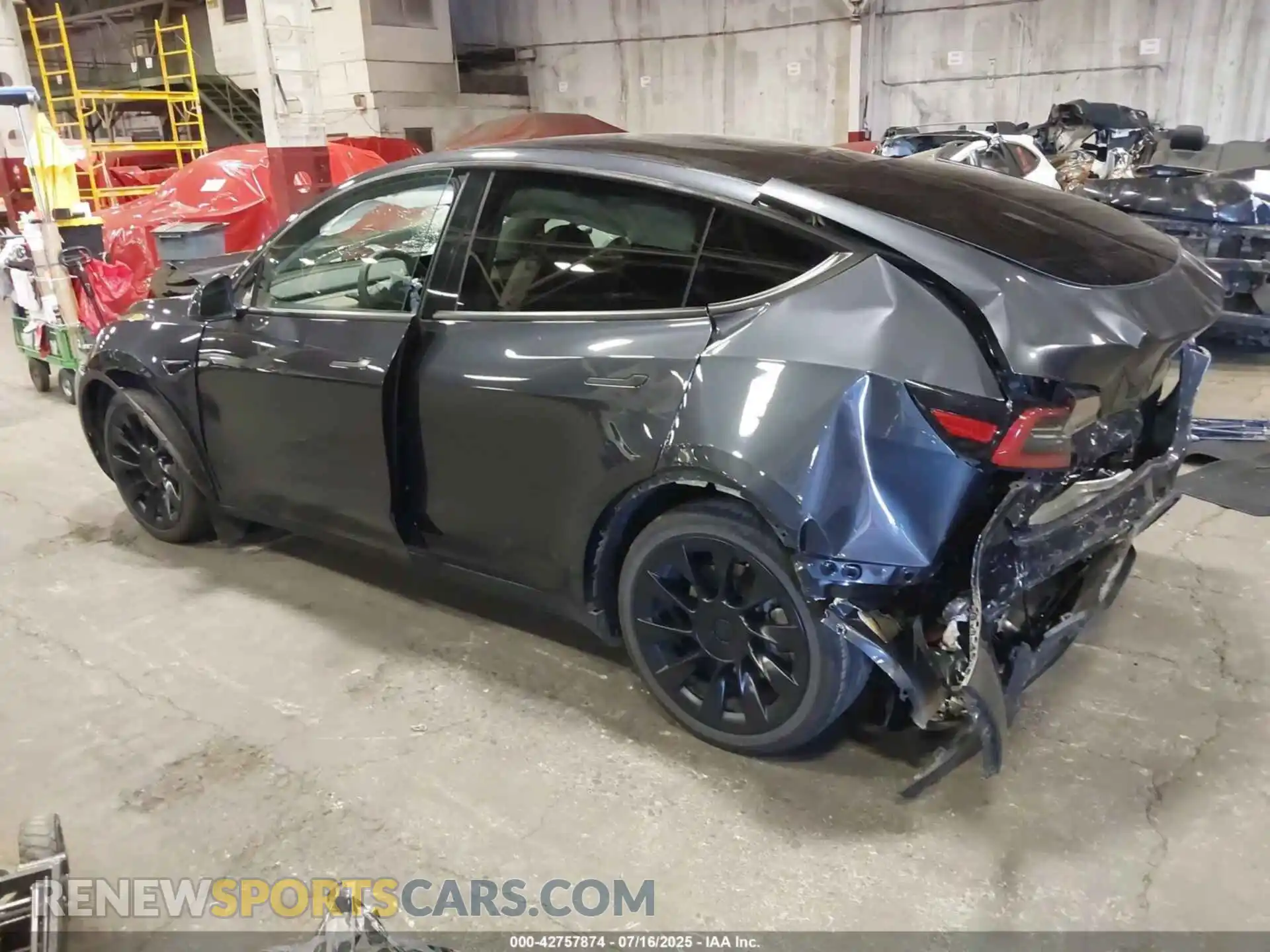 3 Photograph of a damaged car 7SAYGAEE2RF071436 TESLA MODEL Y 2024