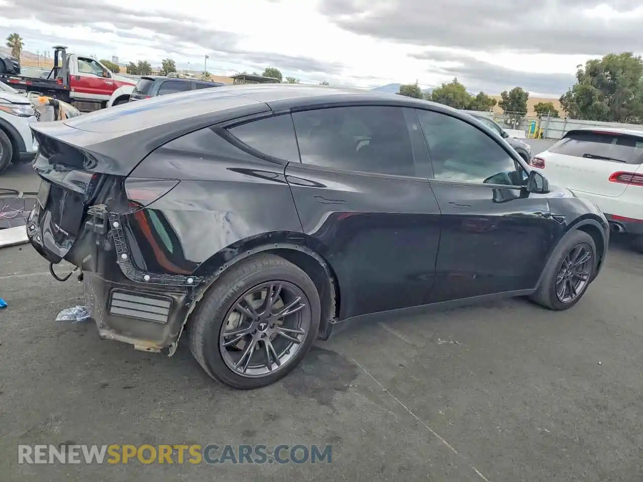 3 fotografías del automóvil dañado 7SAYGAEE2RF184321 TESLA MODEL Y 2024