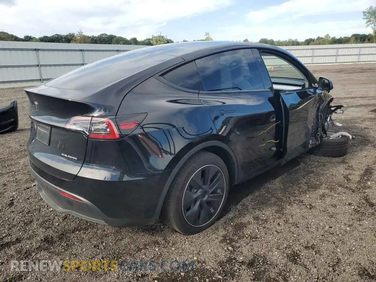 3 Photograph of a damaged car 7SAYGAEE2RF983385 TESLA MODEL Y 2024