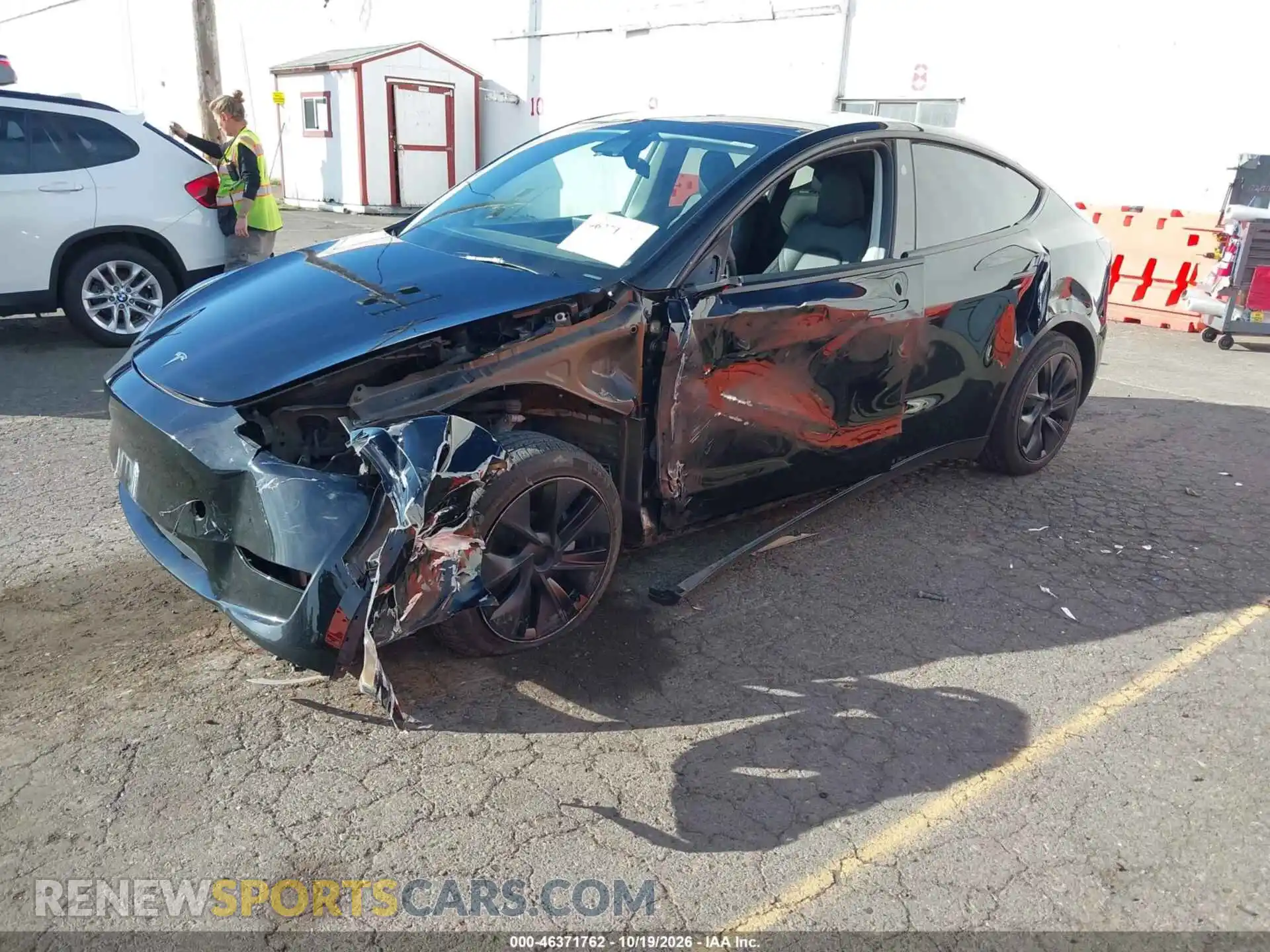 2 fotografías del automóvil dañado 7SAYGAEE3RF121633 TESLA MODEL Y 2024