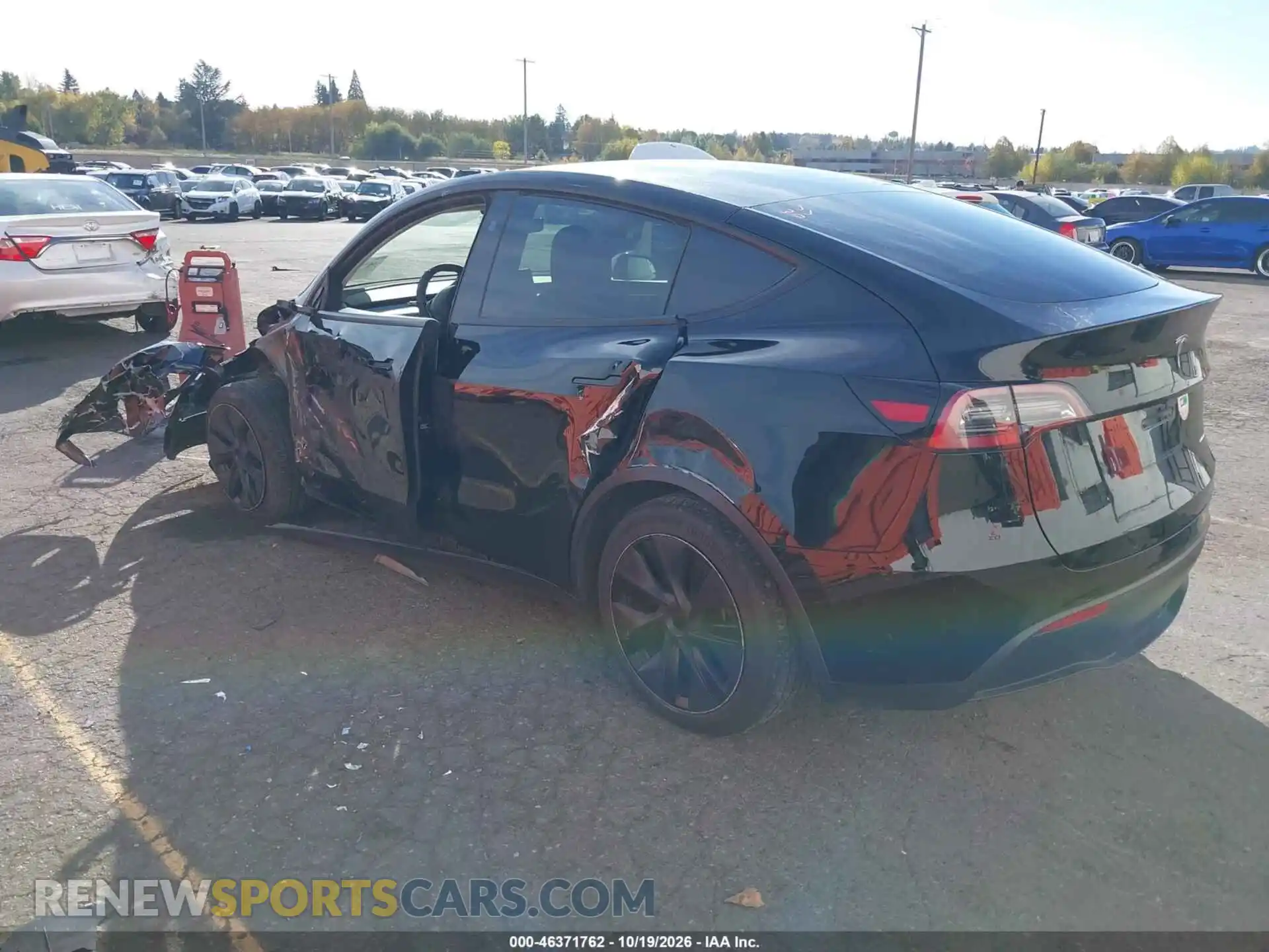 3 fotografías del automóvil dañado 7SAYGAEE3RF121633 TESLA MODEL Y 2024