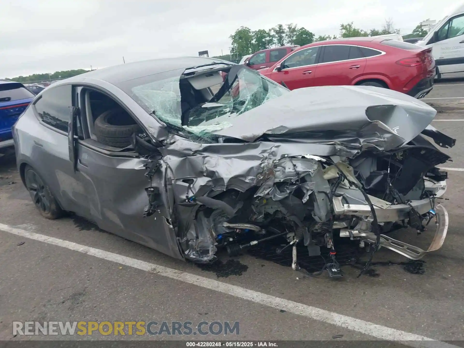 1 Photograph of a damaged car 7SAYGAEE3RF212921 TESLA MODEL Y 2024