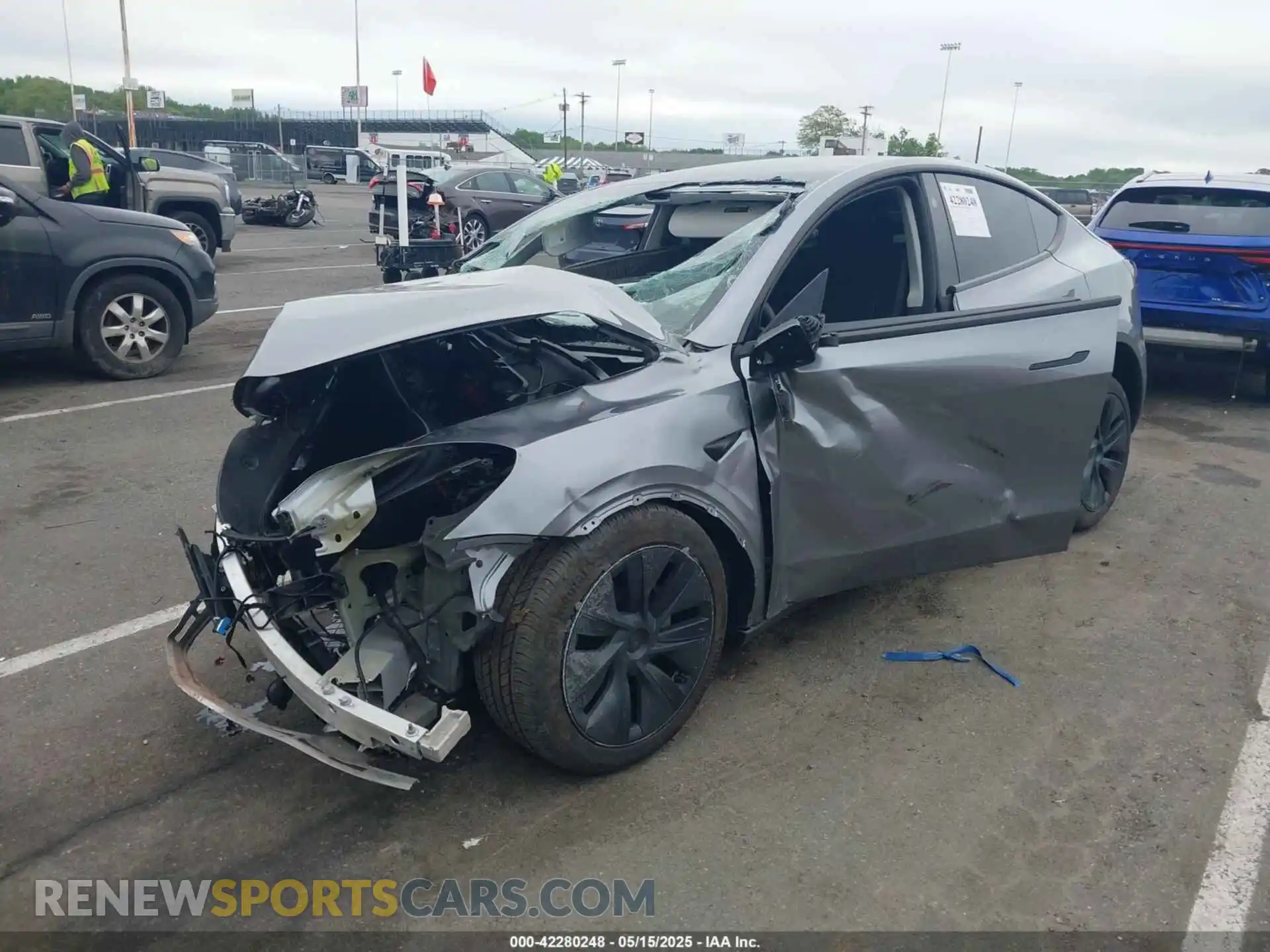 2 Photograph of a damaged car 7SAYGAEE3RF212921 TESLA MODEL Y 2024