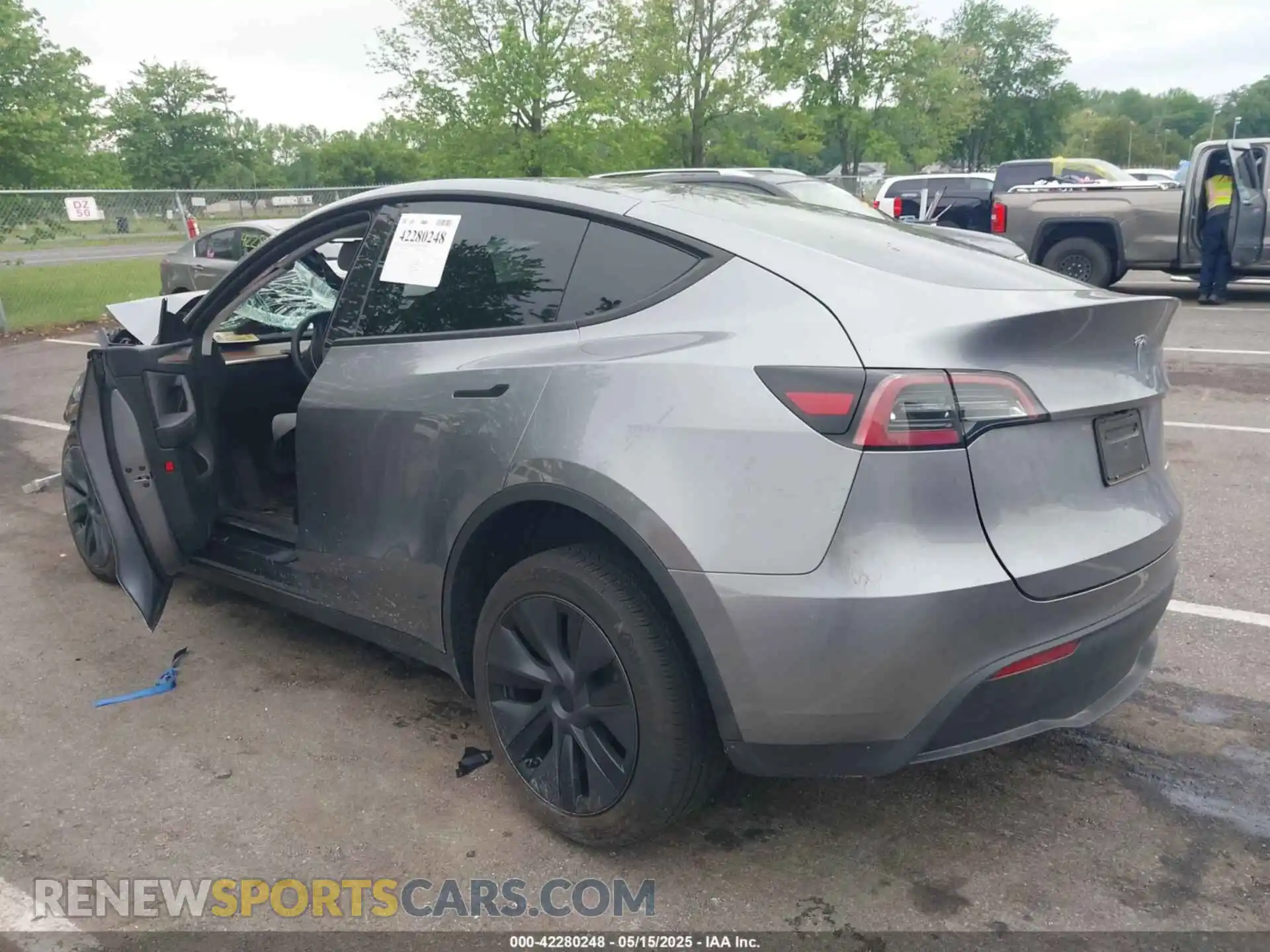 3 Photograph of a damaged car 7SAYGAEE3RF212921 TESLA MODEL Y 2024