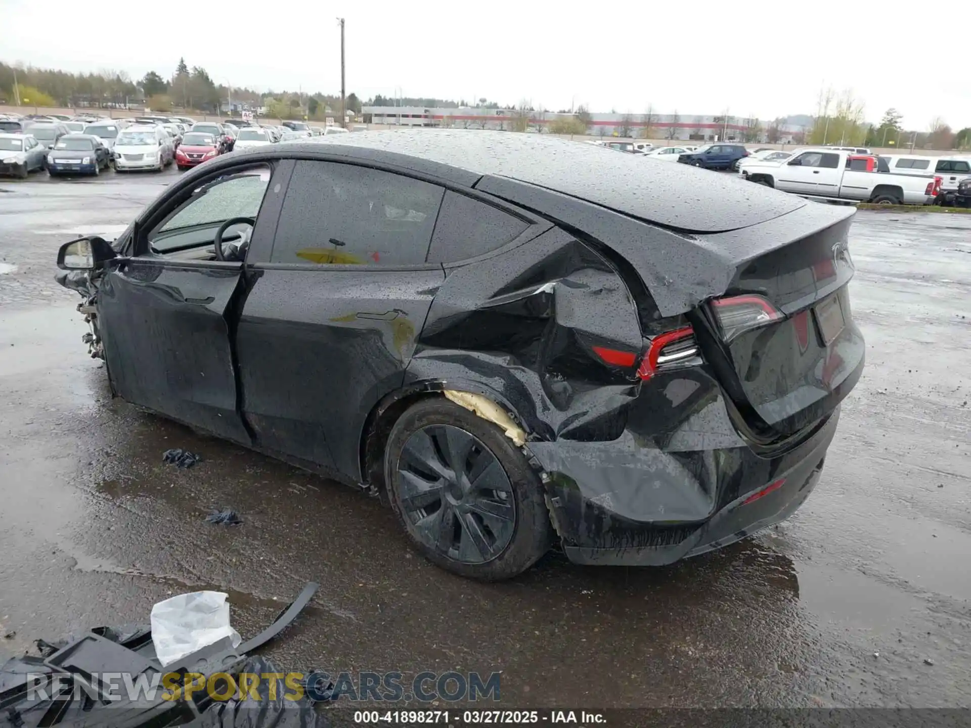 3 Photograph of a damaged car 7SAYGAEE4RF121186 TESLA MODEL Y 2024