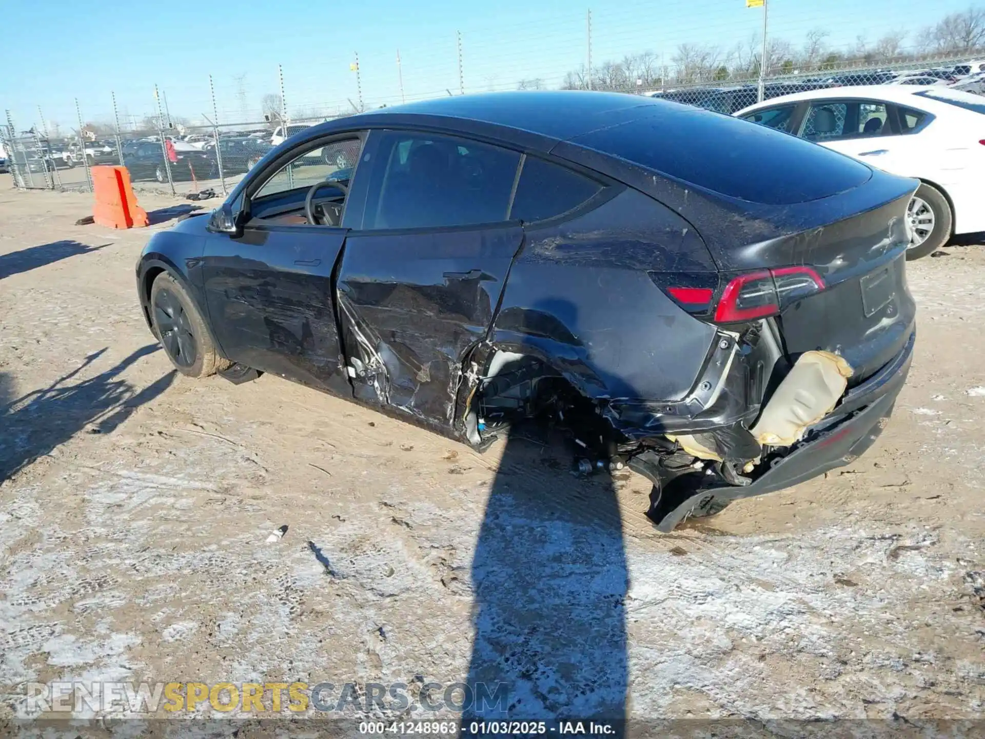 3 Фотография поврежденного автомобиля 7SAYGAEE5RF201368 TESLA MODEL Y 2024