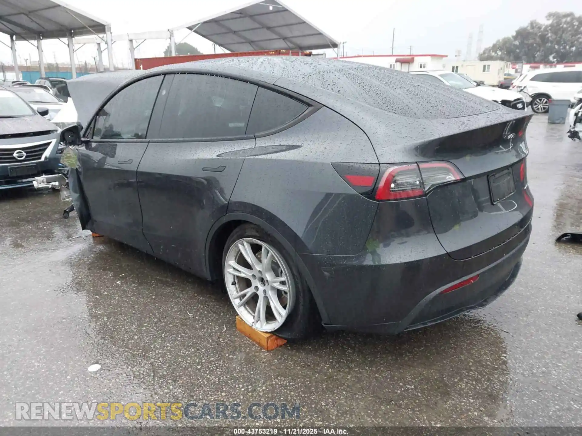 3 Photograph of a damaged car 7SAYGAEE6RF066918 TESLA MODEL Y 2024