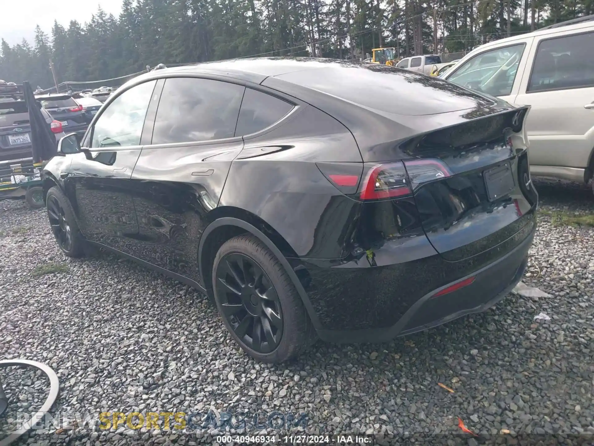 3 Photograph of a damaged car 7SAYGAEE7RF118962 TESLA MODEL Y 2024