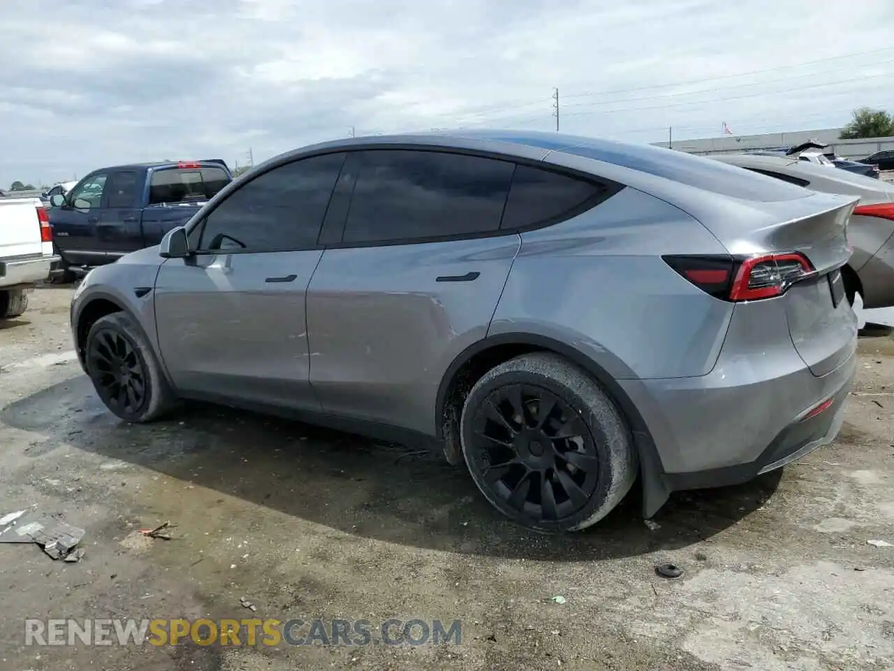 2 Photograph of a damaged car 7SAYGAEE7RF193127 TESLA MODEL Y 2024