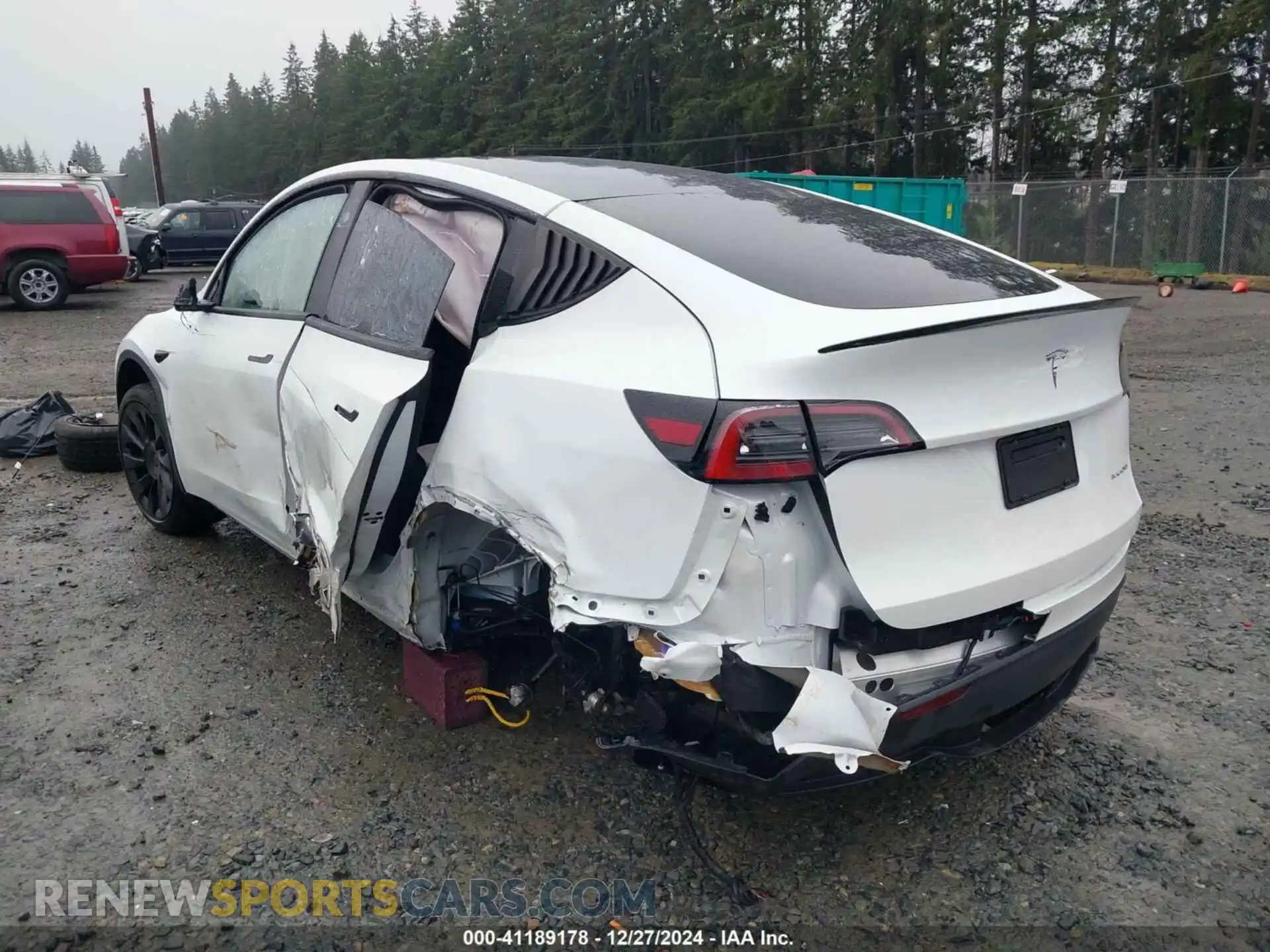 3 Photograph of a damaged car 7SAYGAEE8RF004419 TESLA MODEL Y 2024