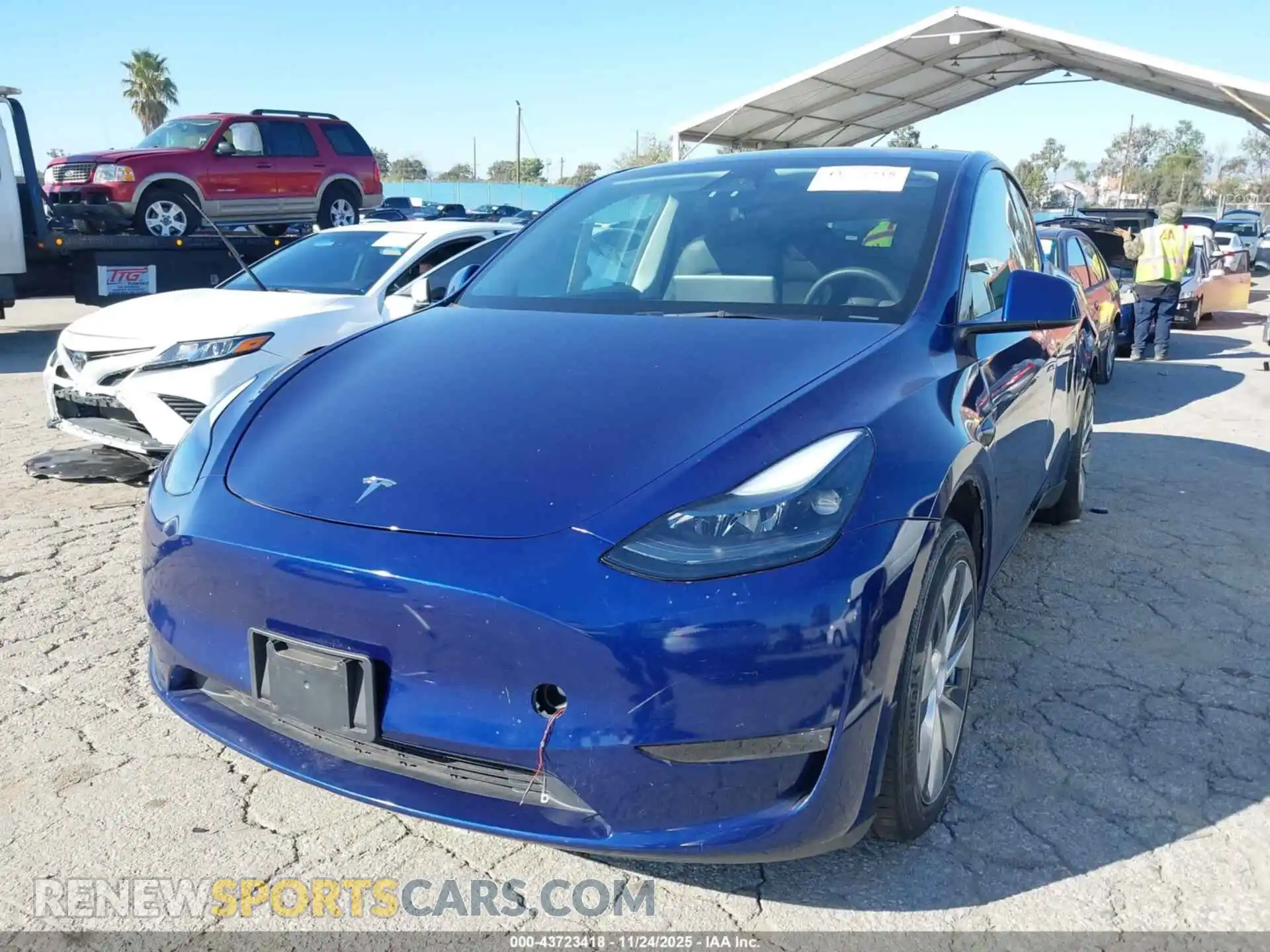 2 fotografías del automóvil dañado 7SAYGAEE8RF009832 TESLA MODEL Y 2024