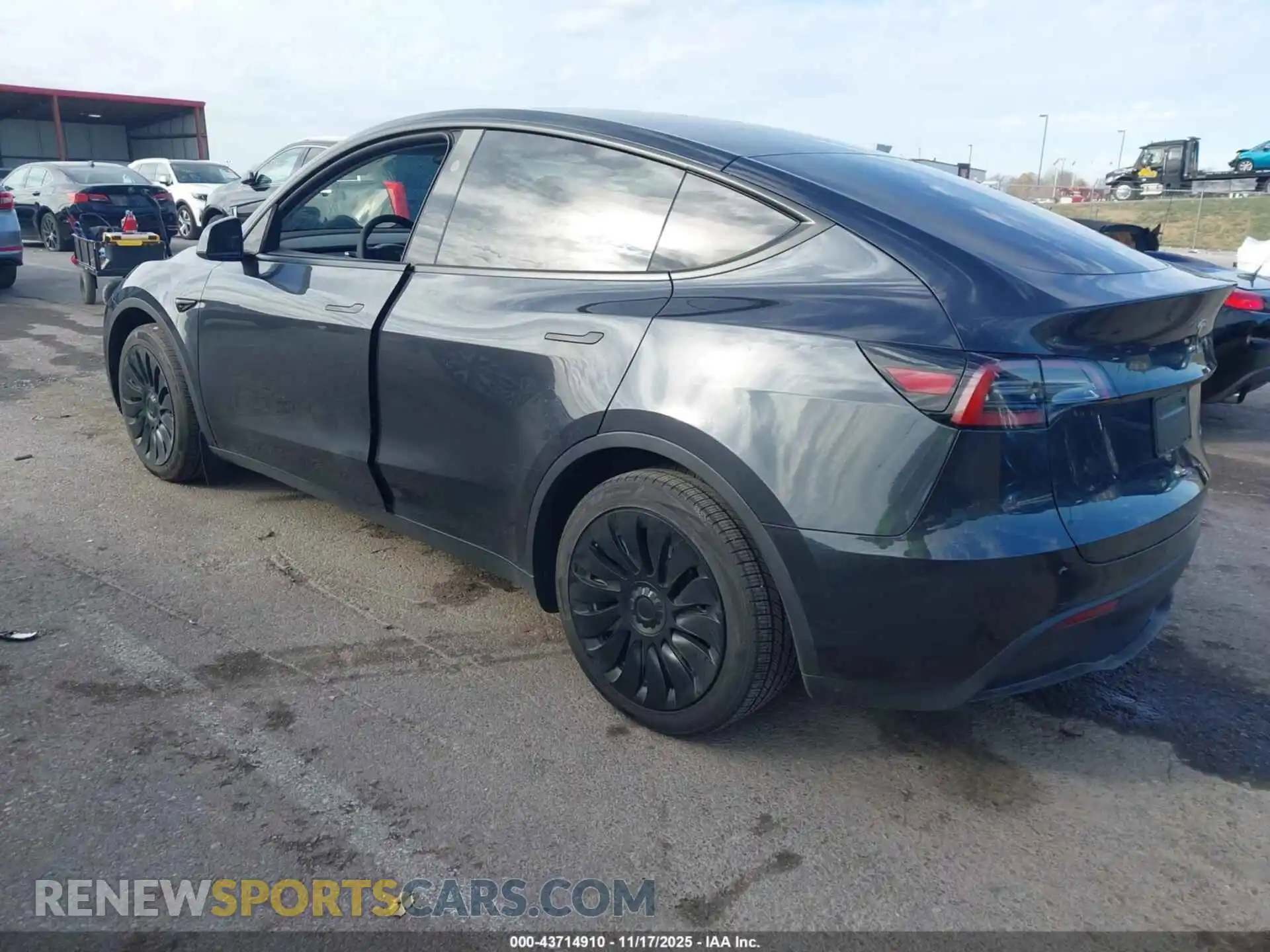 3 Photograph of a damaged car 7SAYGAEE8RF029398 TESLA MODEL Y 2024