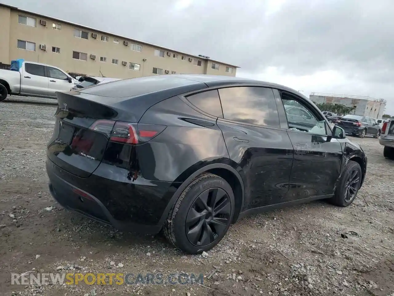 3 fotografías del automóvil dañado 7SAYGAEE8RF184937 TESLA MODEL Y 2024