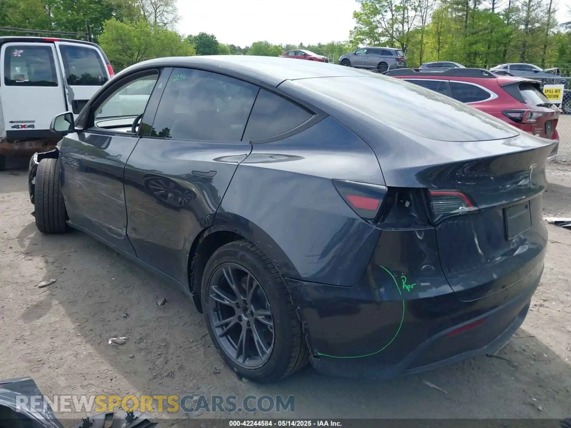 3 Photograph of a damaged car 7SAYGAEE8RF198904 TESLA MODEL Y 2024