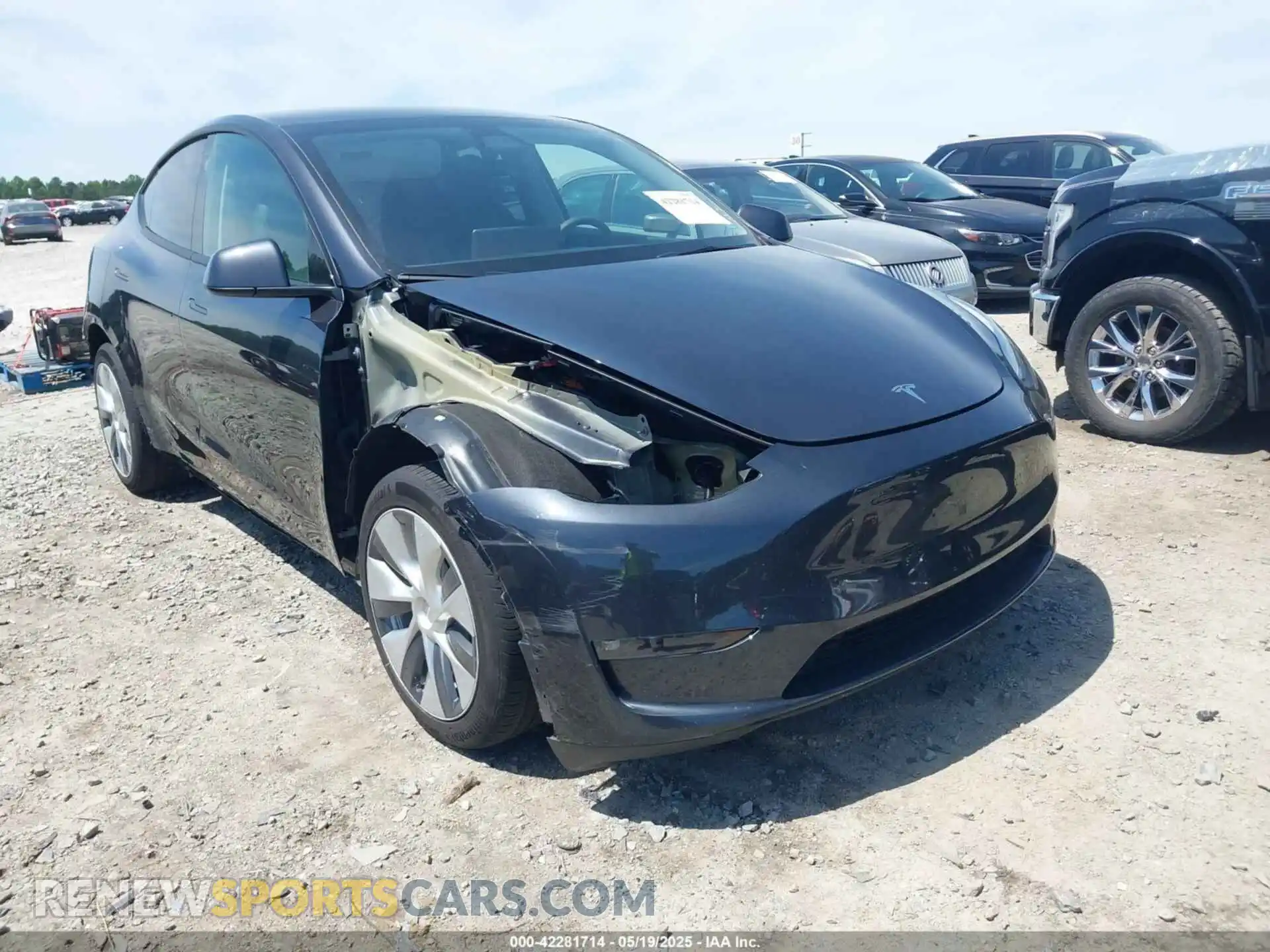1 Photograph of a damaged car 7SAYGAEEXRF092728 TESLA MODEL Y 2024
