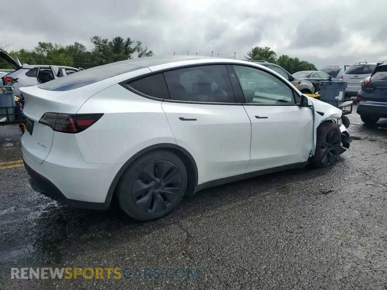 3 Photograph of a damaged car 7SAYGAEEXRF205030 TESLA MODEL Y 2024