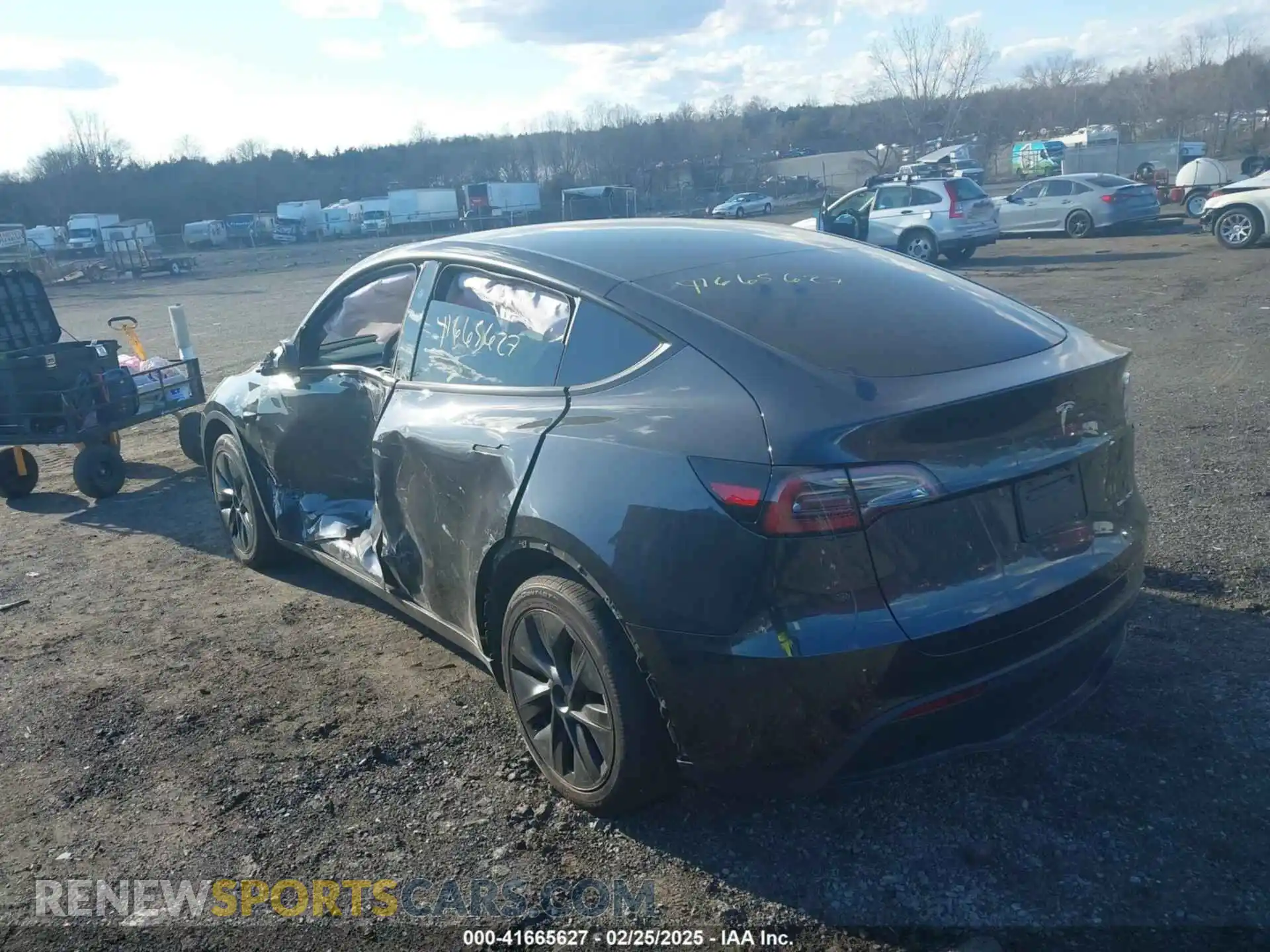 3 Photograph of a damaged car 7SAYGAEEXRF212415 TESLA MODEL Y 2024