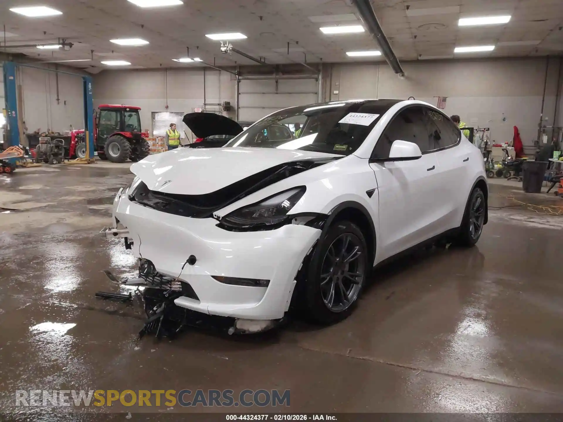 2 Photograph of a damaged car 7SAYGAEEXRF214729 TESLA MODEL Y 2024