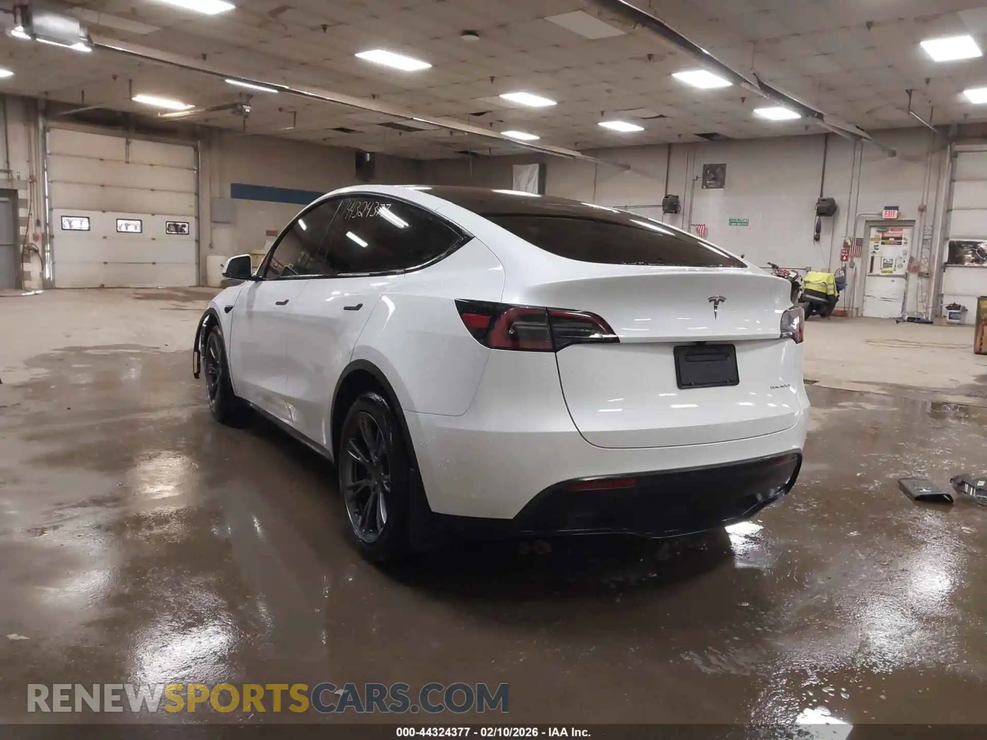 3 Photograph of a damaged car 7SAYGAEEXRF214729 TESLA MODEL Y 2024