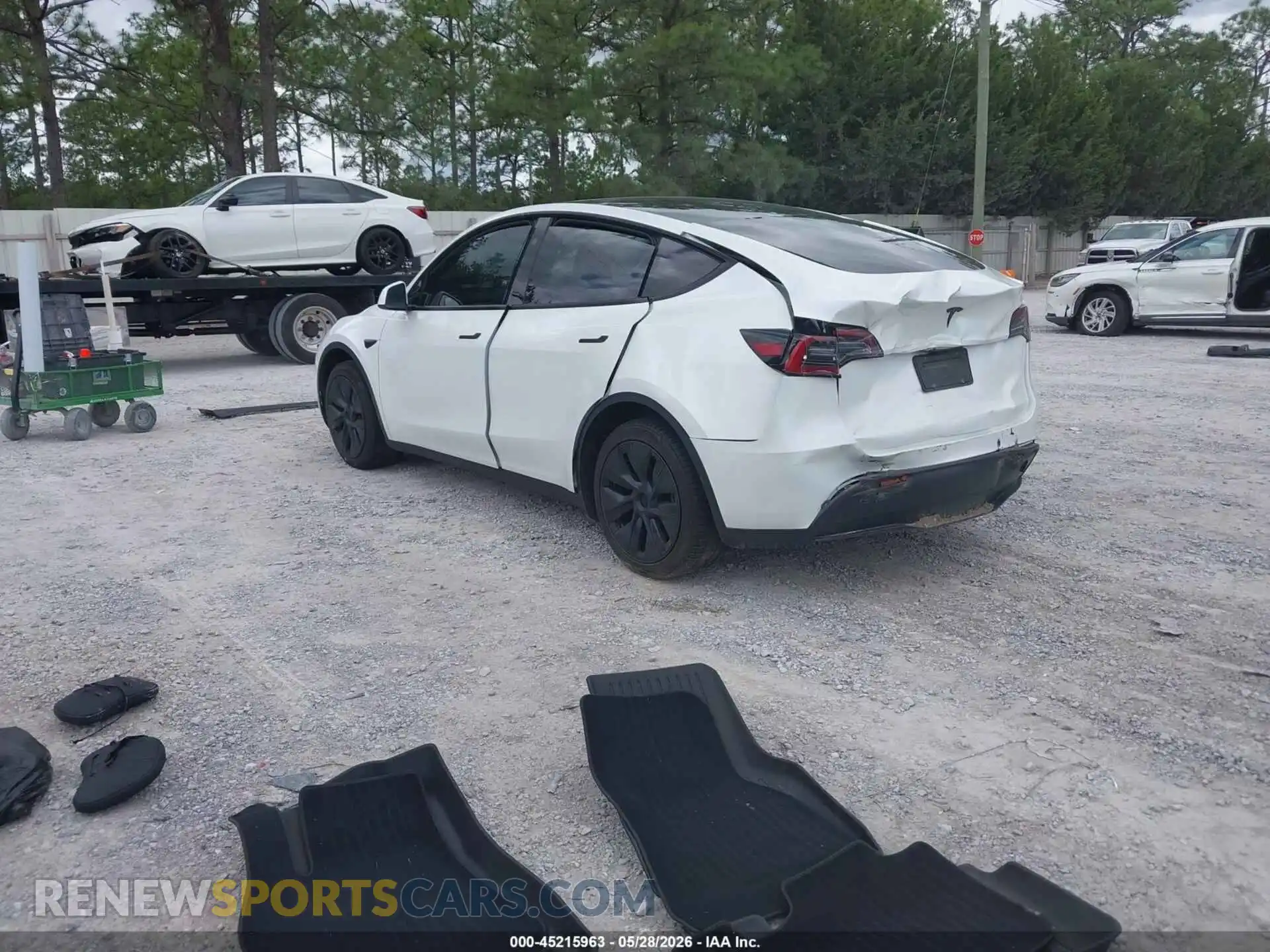 3 Photograph of a damaged car 7SAYGDED0RA328180 TESLA MODEL Y 2024