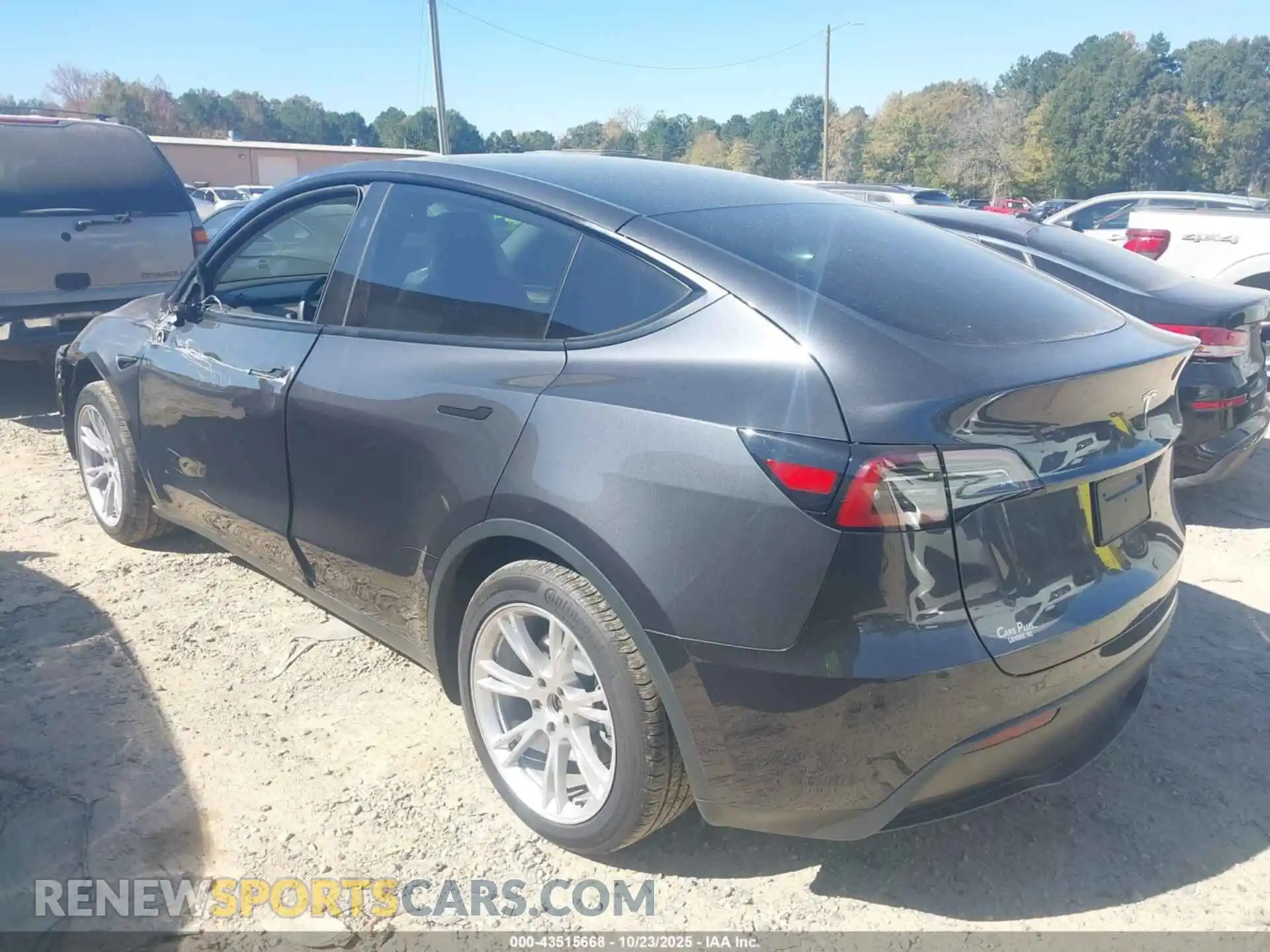 3 Photograph of a damaged car 7SAYGDED0RF005489 TESLA MODEL Y 2024