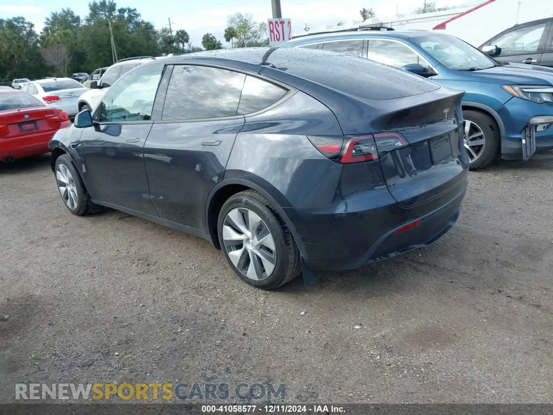 3 Photograph of a damaged car 7SAYGDED0RF032868 TESLA MODEL Y 2024