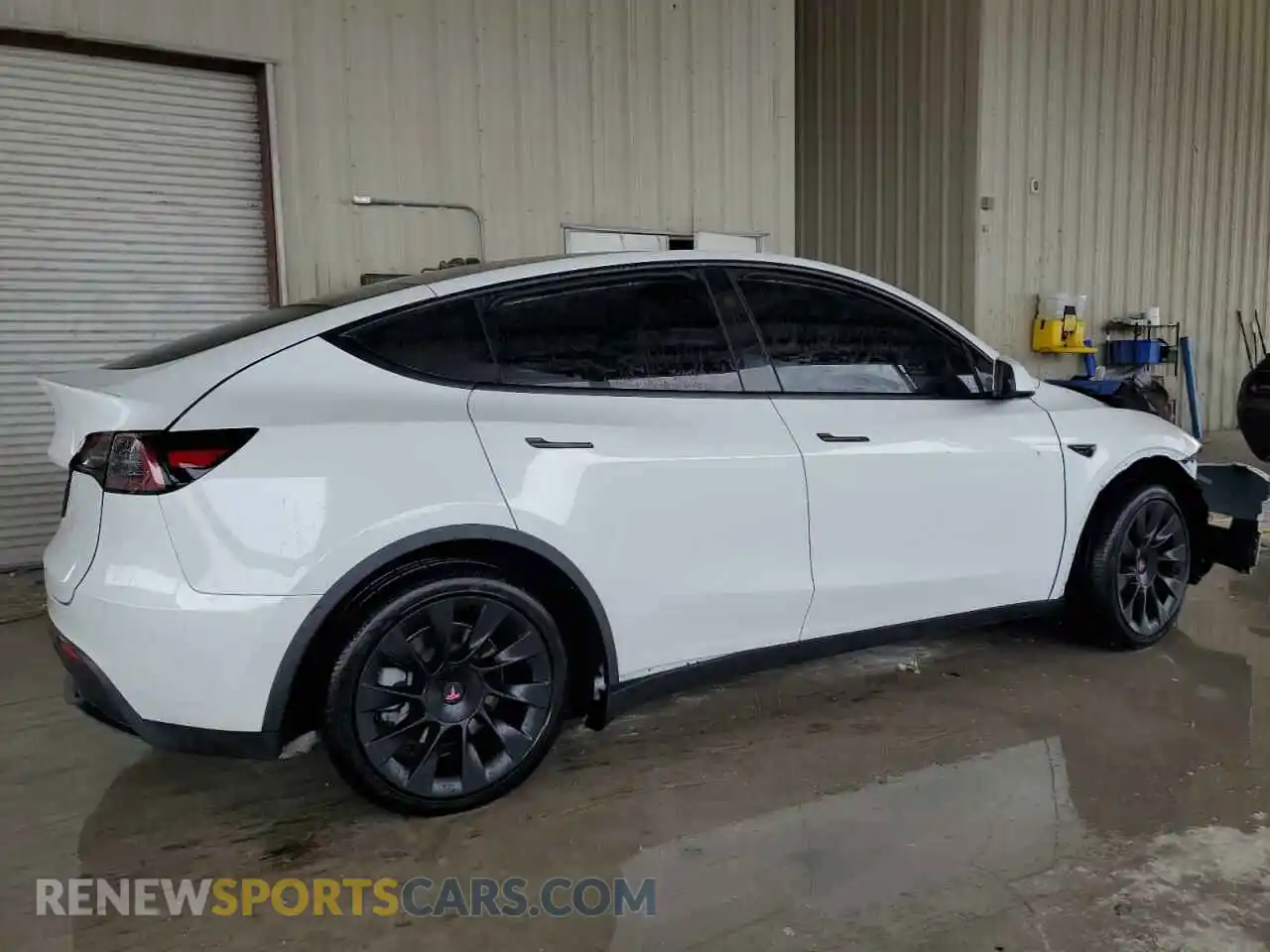 3 Photograph of a damaged car 7SAYGDED0RF034717 TESLA MODEL Y 2024
