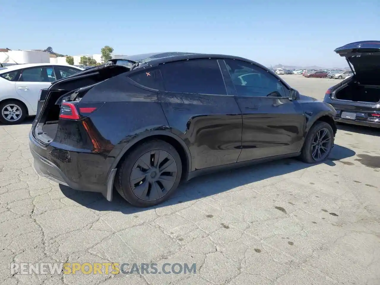 3 Photograph of a damaged car 7SAYGDED0RF095274 TESLA MODEL Y 2024