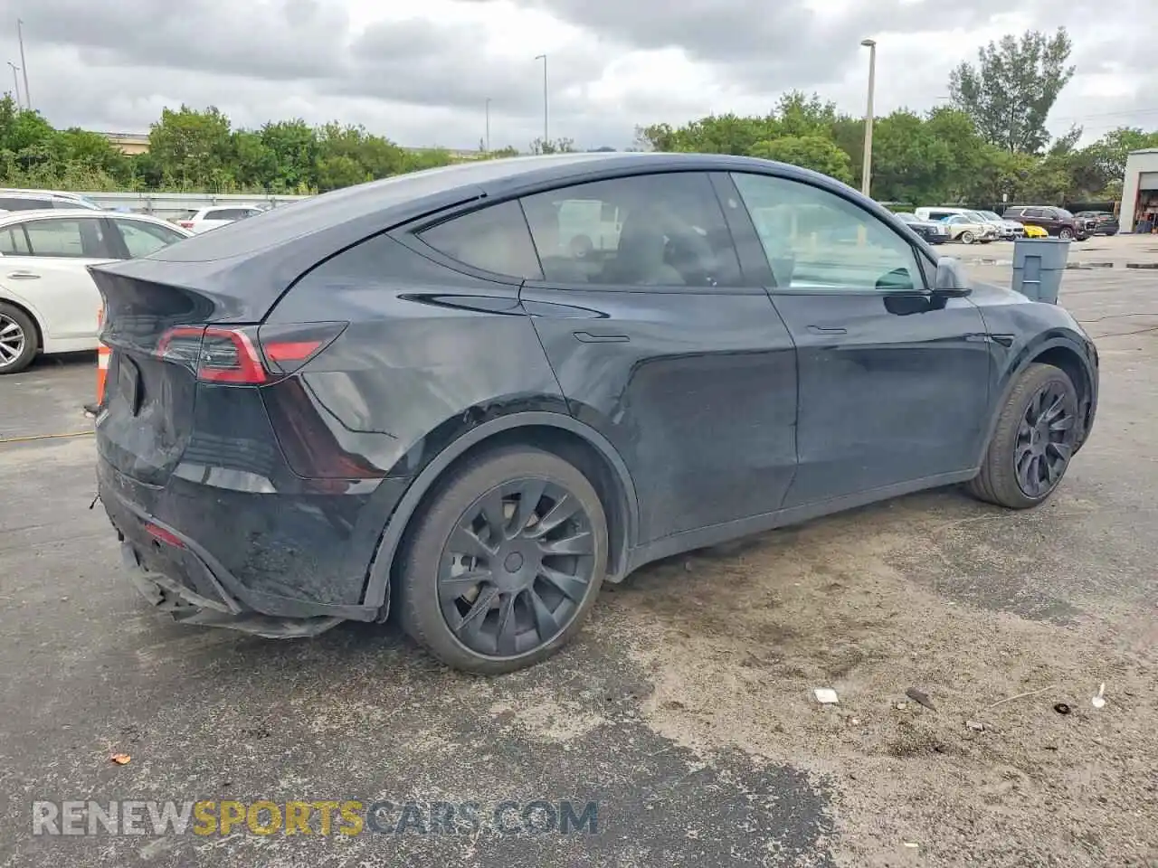 3 Photograph of a damaged car 7SAYGDED0RF103065 TESLA MODEL Y 2024
