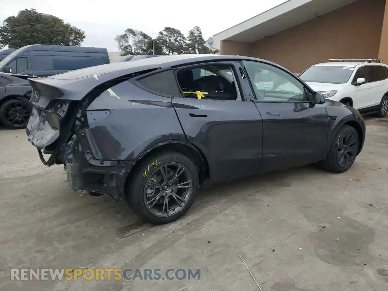 3 Фотография поврежденного автомобиля 7SAYGDED0RF109366 TESLA MODEL Y 2024