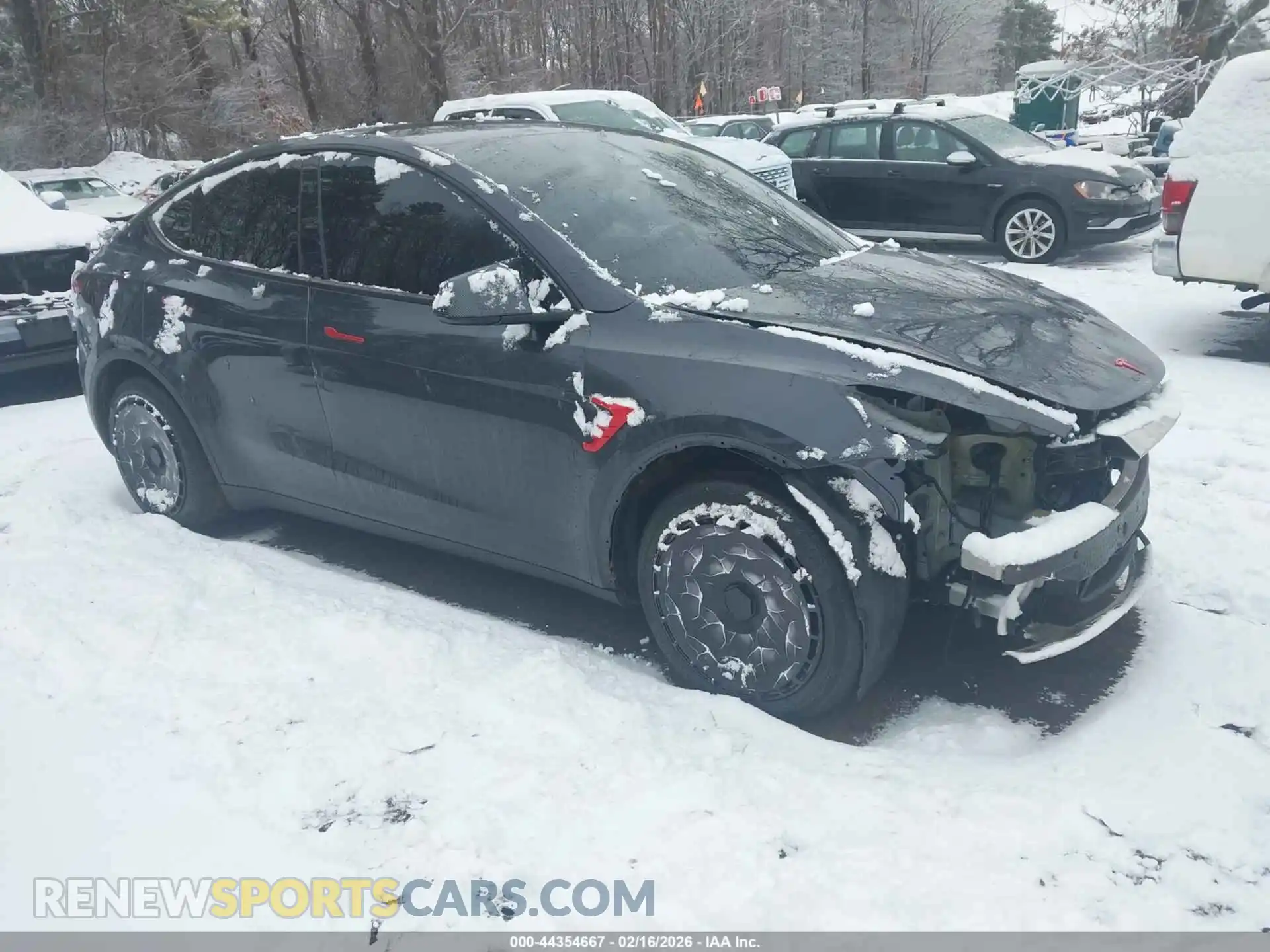 1 Photograph of a damaged car 7SAYGDED0RF110081 TESLA MODEL Y 2024