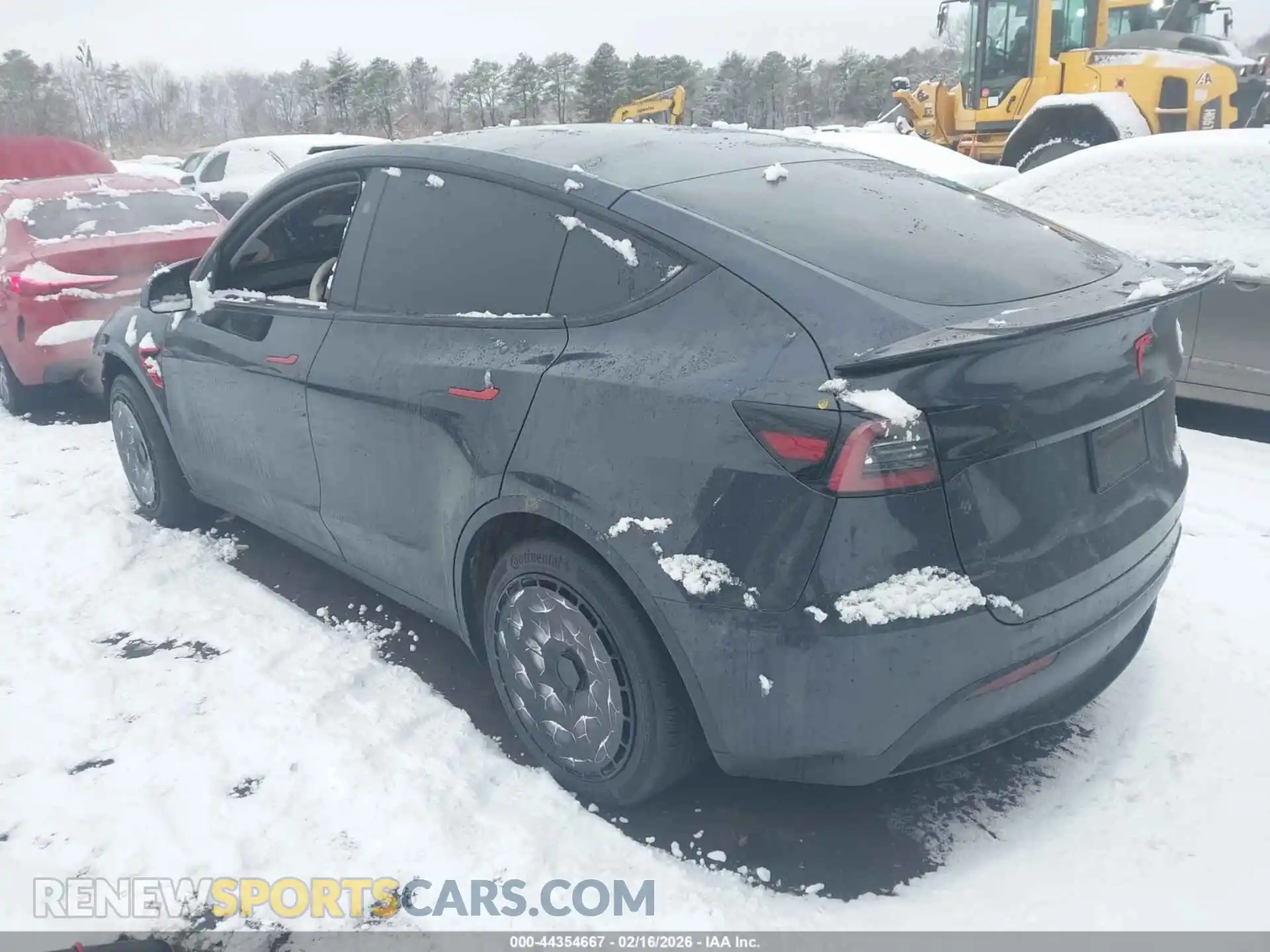 3 Photograph of a damaged car 7SAYGDED0RF110081 TESLA MODEL Y 2024