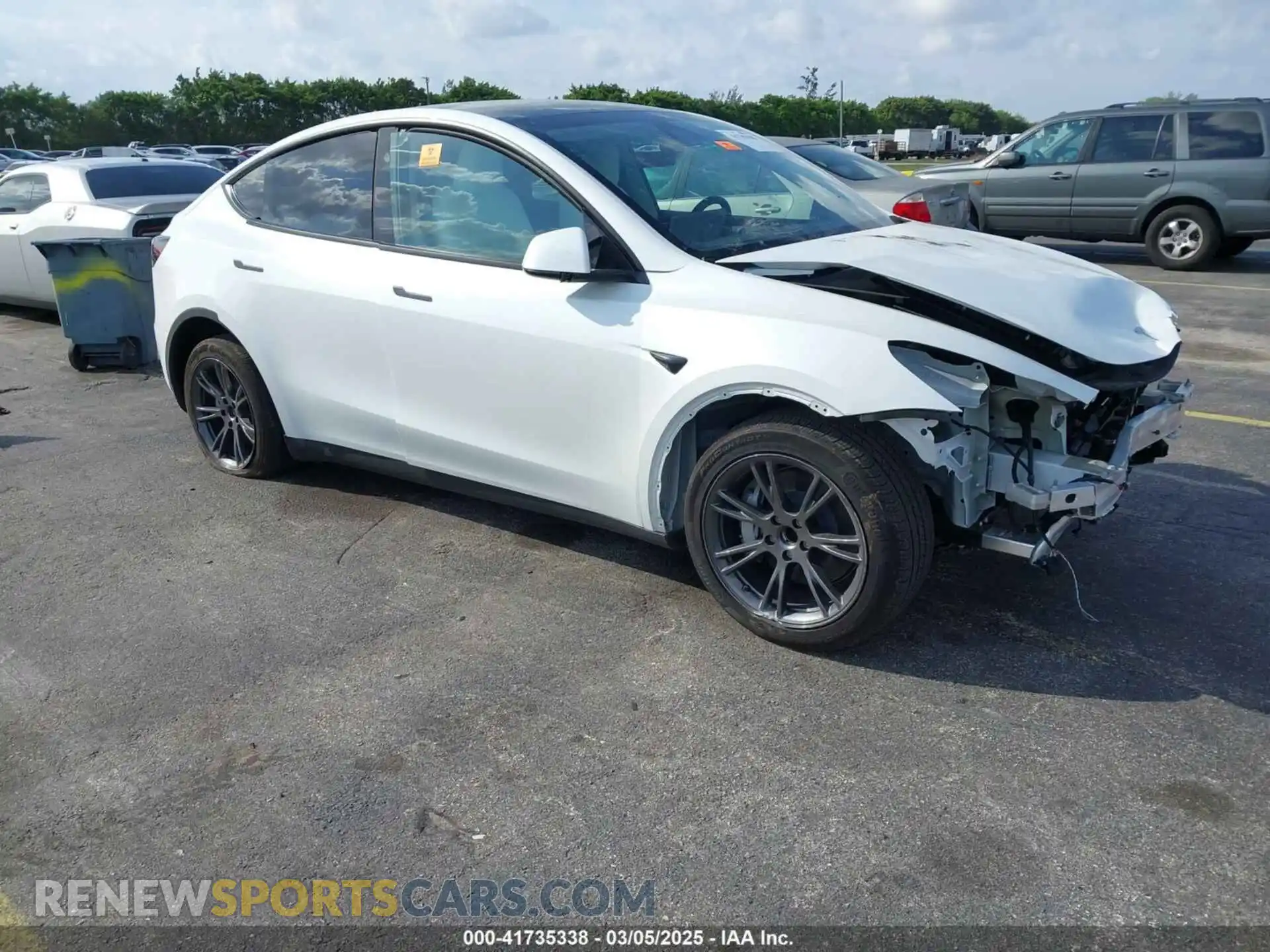 1 Photograph of a damaged car 7SAYGDED0RF199456 TESLA MODEL Y 2024