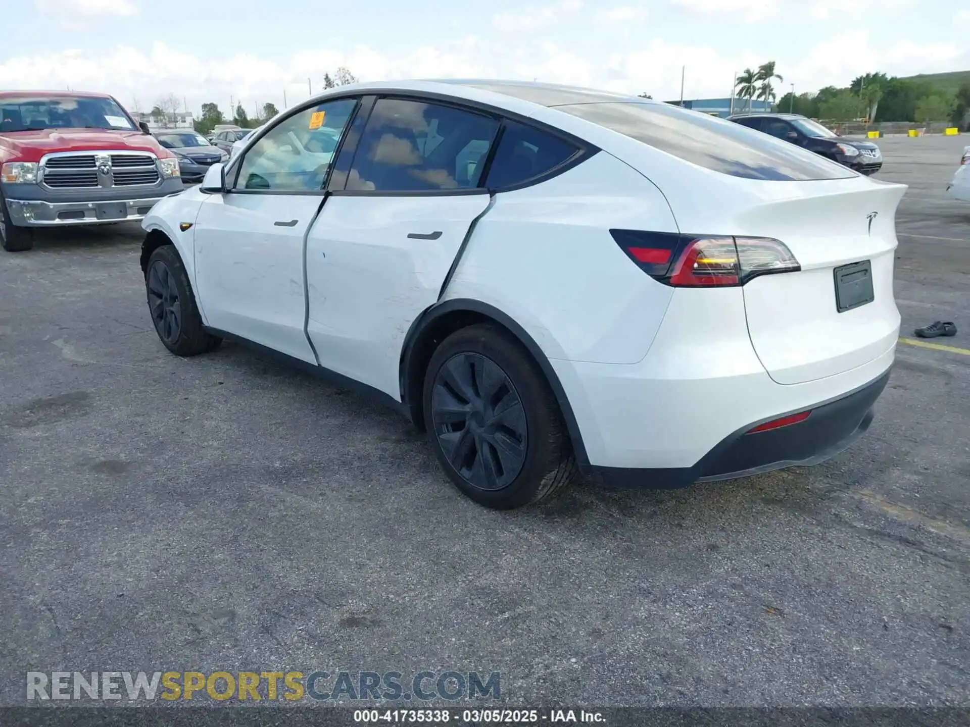 3 Photograph of a damaged car 7SAYGDED0RF199456 TESLA MODEL Y 2024
