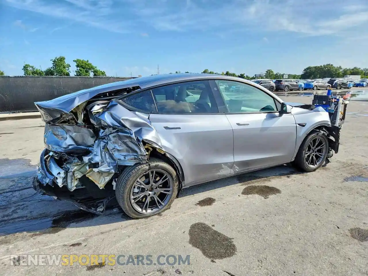 3 Photograph of a damaged car 7SAYGDED1RA313347 TESLA MODEL Y 2024