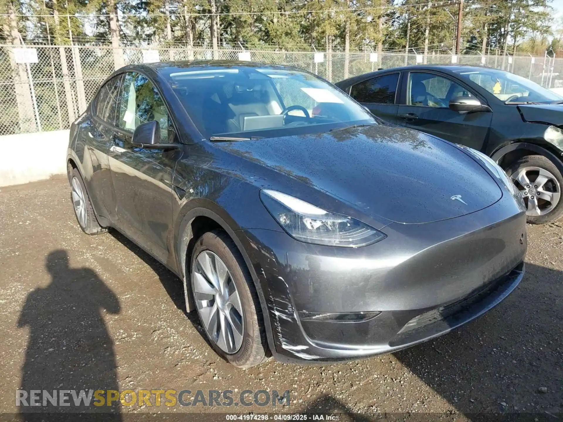 1 Photograph of a damaged car 7SAYGDED1RF056306 TESLA MODEL Y 2024