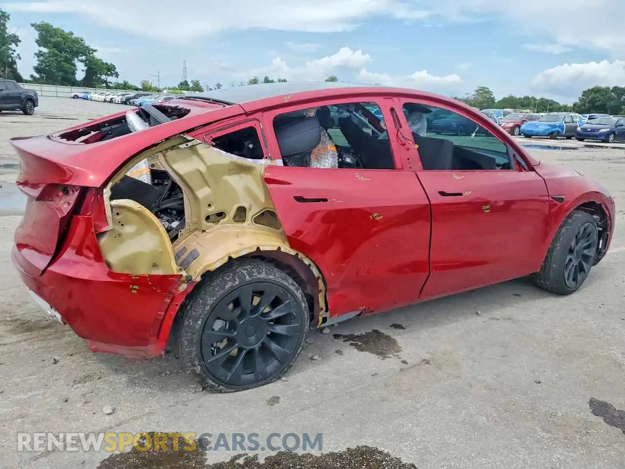 3 Photograph of a damaged car 7SAYGDED1RF090150 TESLA MODEL Y 2024