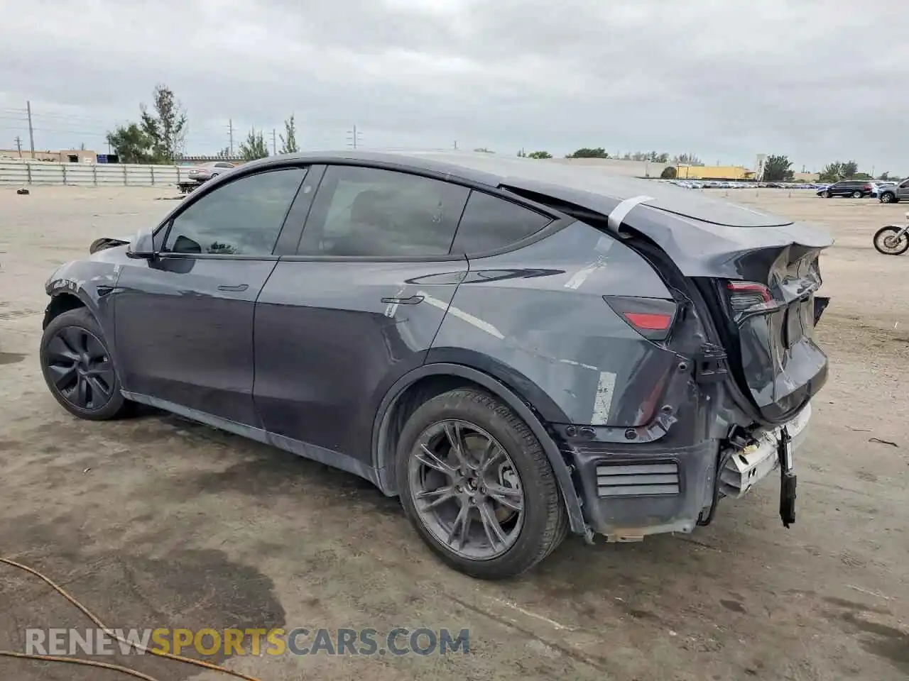 2 Photograph of a damaged car 7SAYGDED1RF164490 TESLA MODEL Y 2024