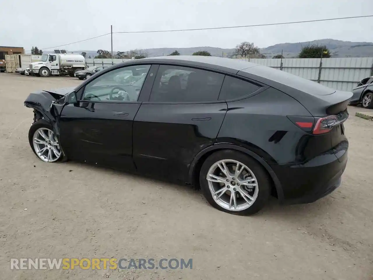 2 Photograph of a damaged car 7SAYGDED2RF028899 TESLA MODEL Y 2024