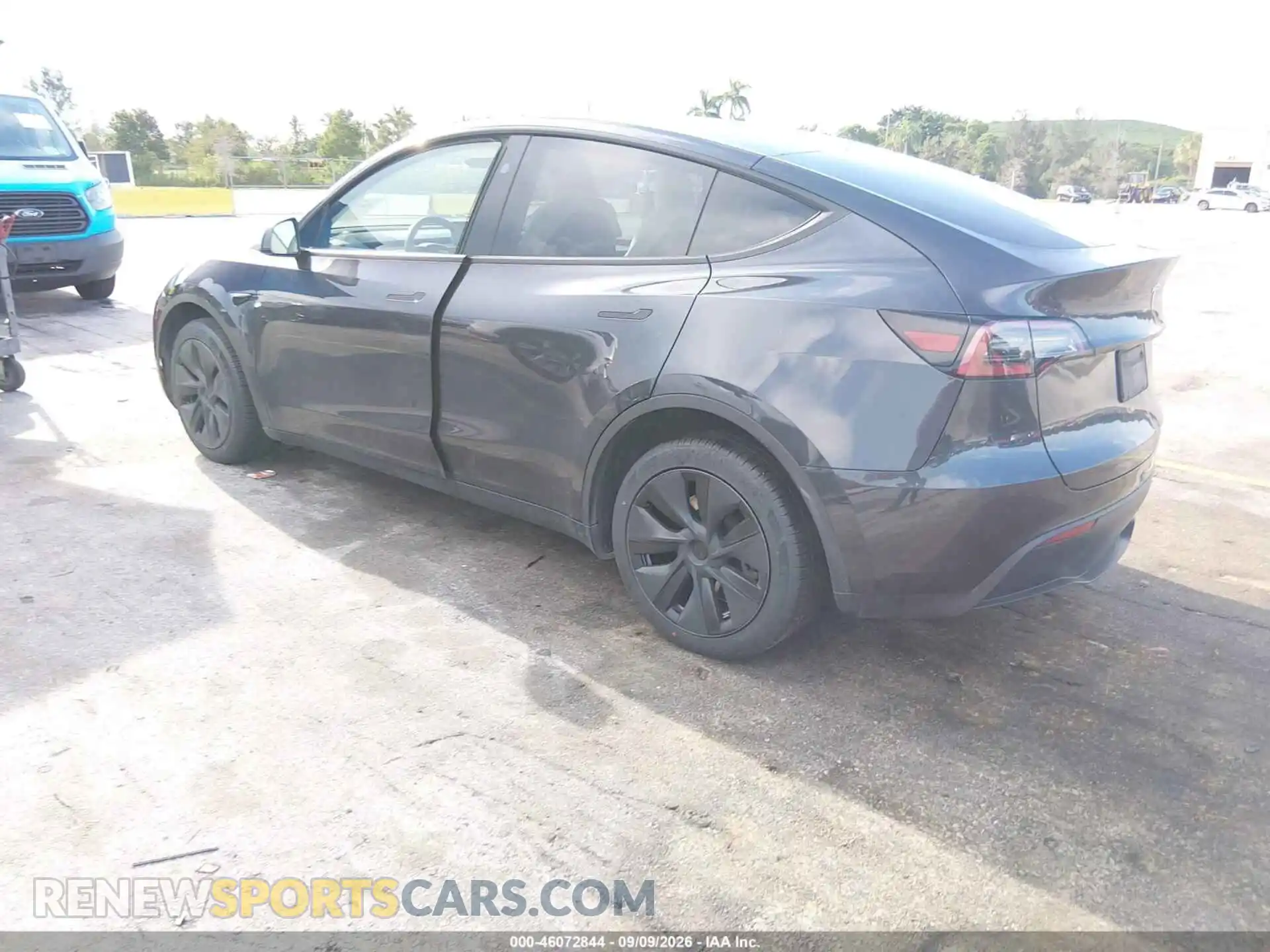 3 Photograph of a damaged car 7SAYGDED2RF102063 TESLA MODEL Y 2024