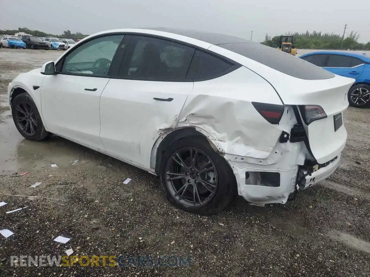 2 Photograph of a damaged car 7SAYGDED2RF170380 TESLA MODEL Y 2024