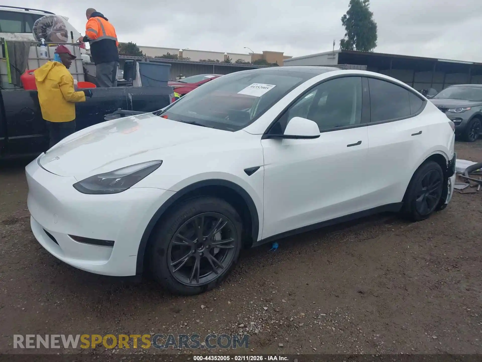 2 Photograph of a damaged car 7SAYGDED2RF192217 TESLA MODEL Y 2024
