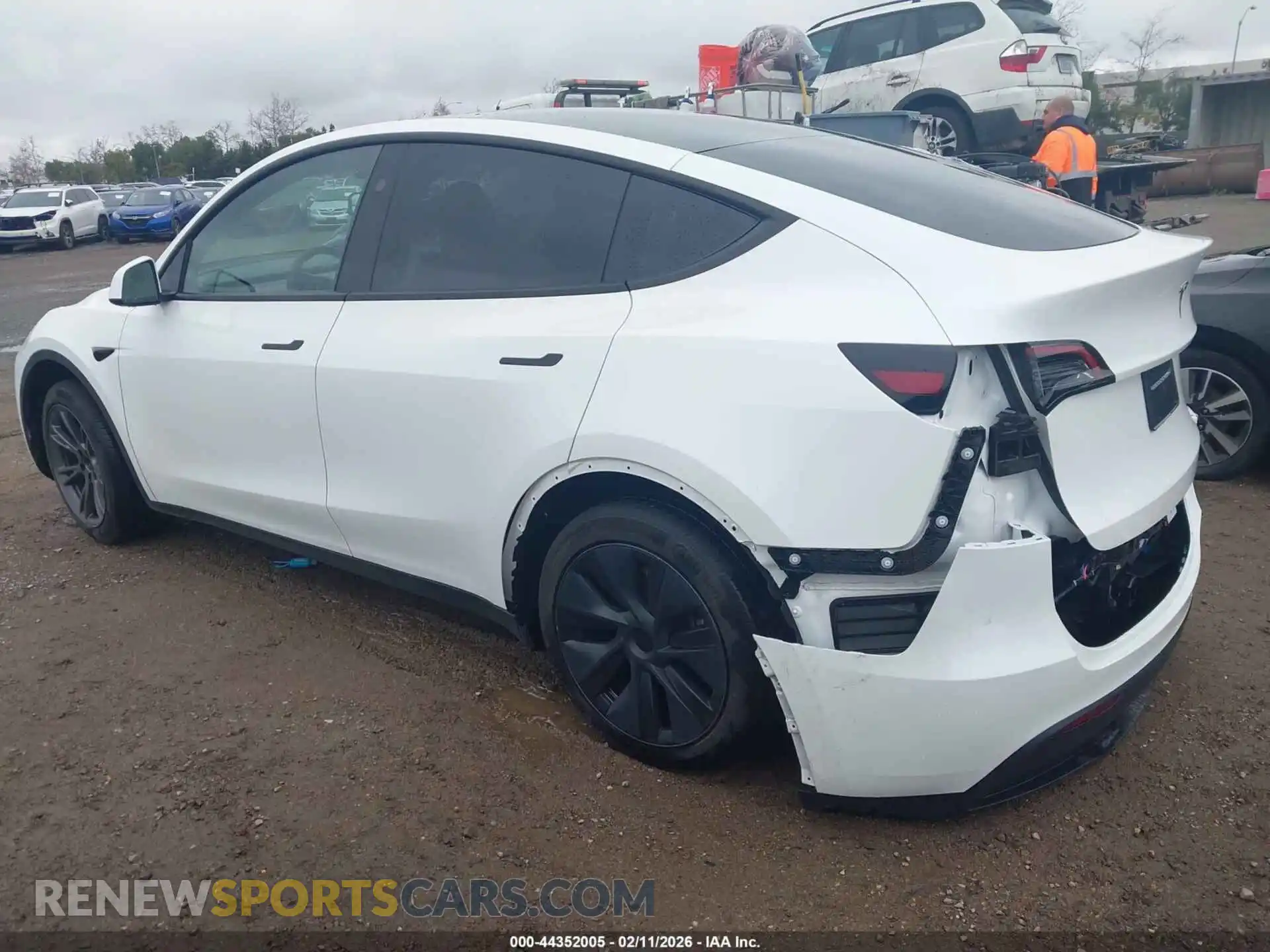 3 Photograph of a damaged car 7SAYGDED2RF192217 TESLA MODEL Y 2024