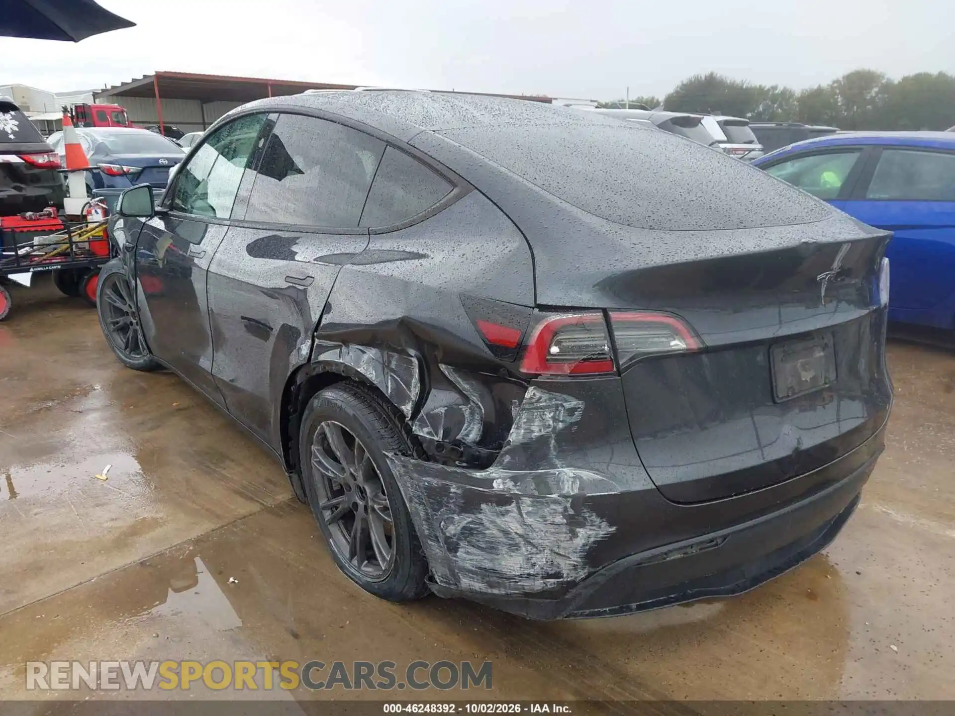 3 Photograph of a damaged car 7SAYGDED3RA302303 TESLA MODEL Y 2024