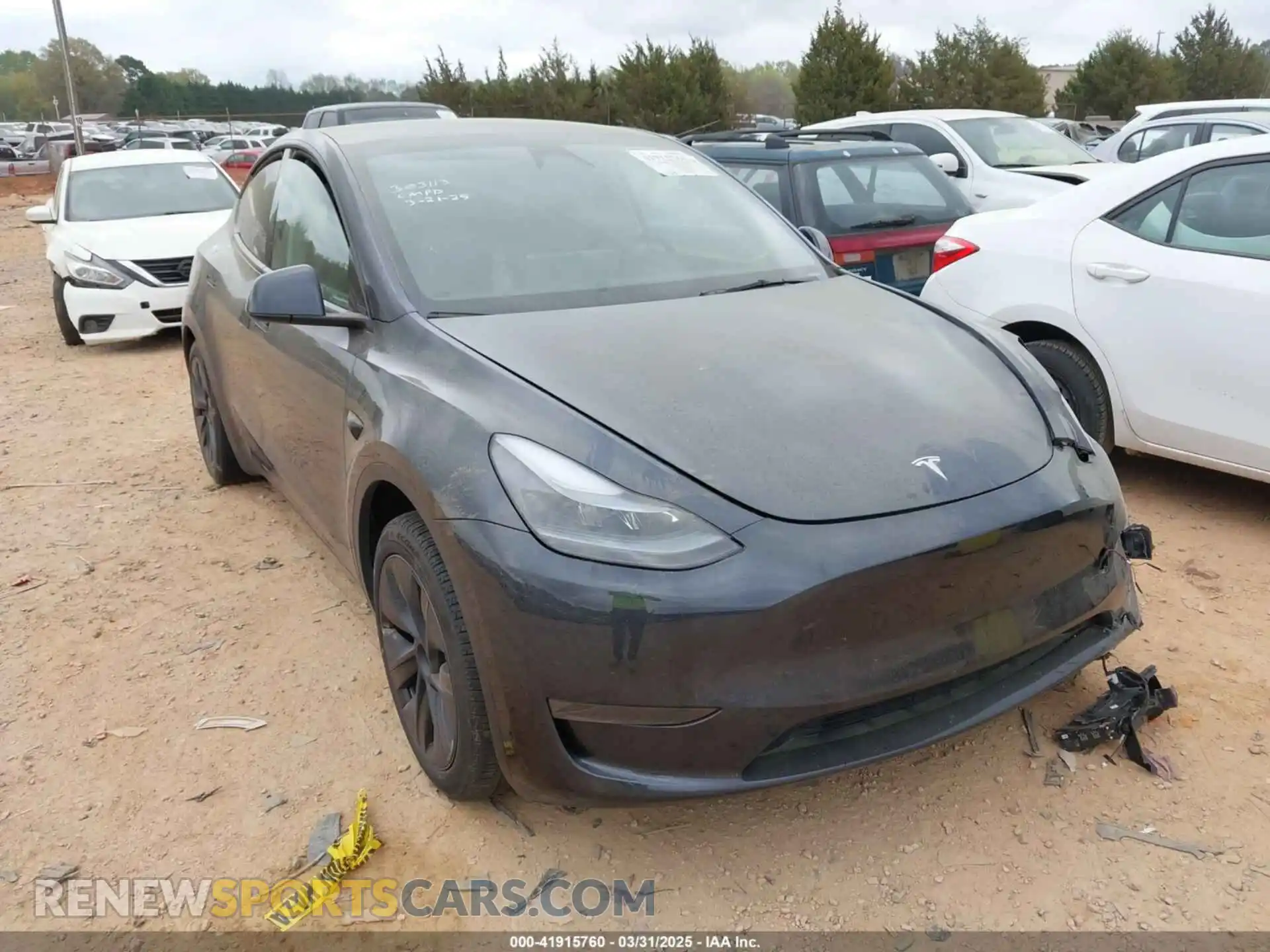 1 Photograph of a damaged car 7SAYGDED3RA303113 TESLA MODEL Y 2024